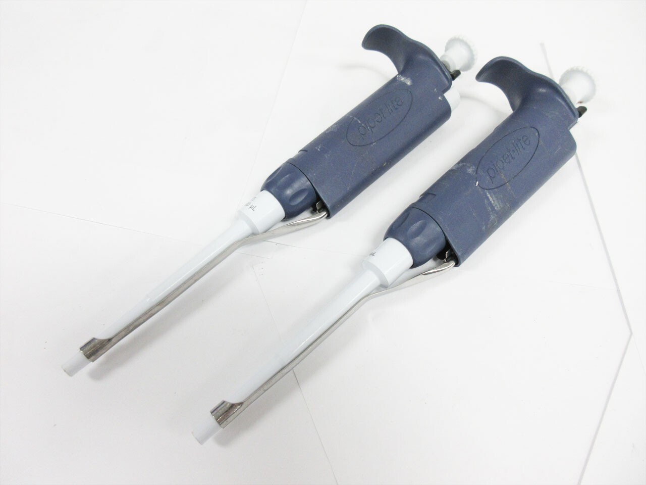 ONE RAININ PIPET-LITE L-200 1 CHANNEL PIPETTE ~ LTS 20 - 200 uL WARRANTY II