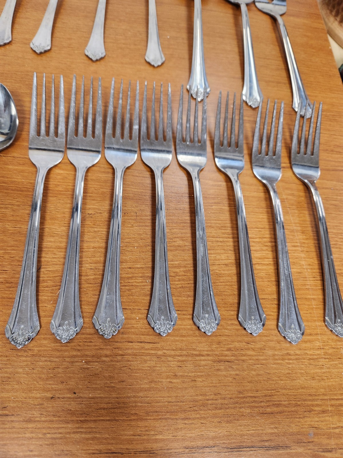 42 Piece Northland PERCEPTION Stainless Flatware Korea