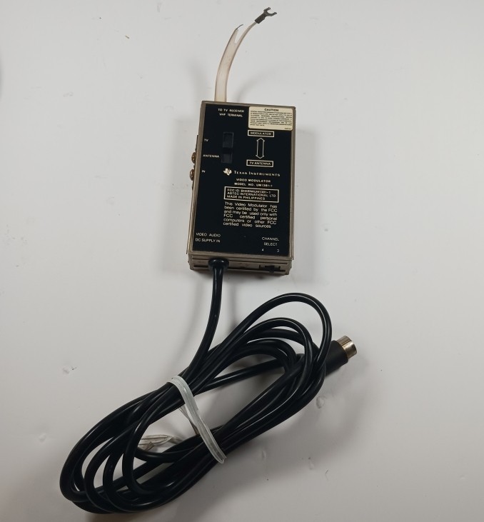 Texas Instruments TI-99/4A TI99 Home Computer RF VIDEO MODULATOR UM1381-1 Switch