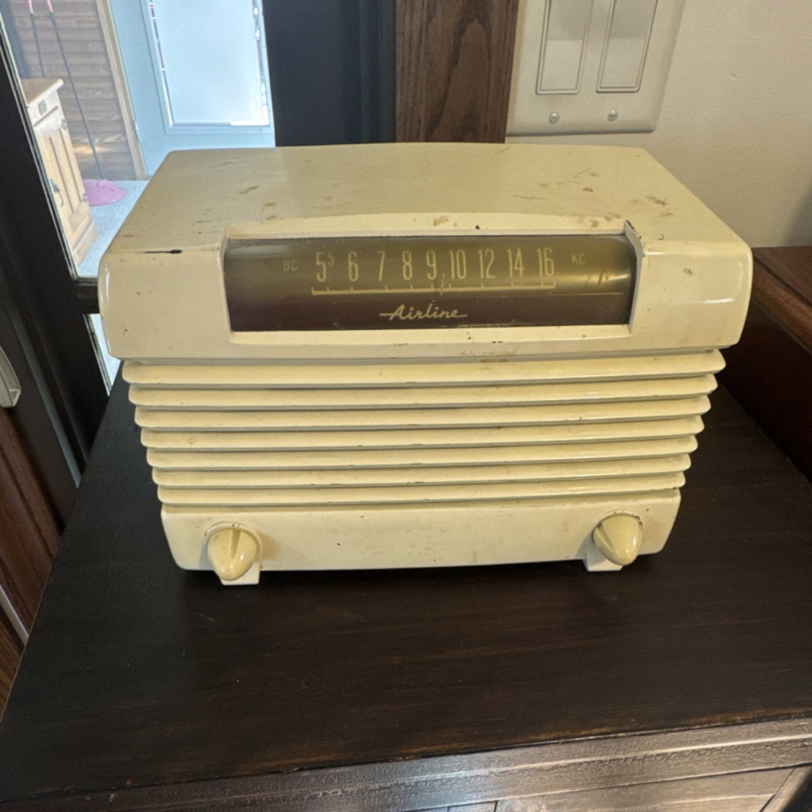 Airline 64BR-1504B Collectible Vintage Tube Radio Cream Classic Model