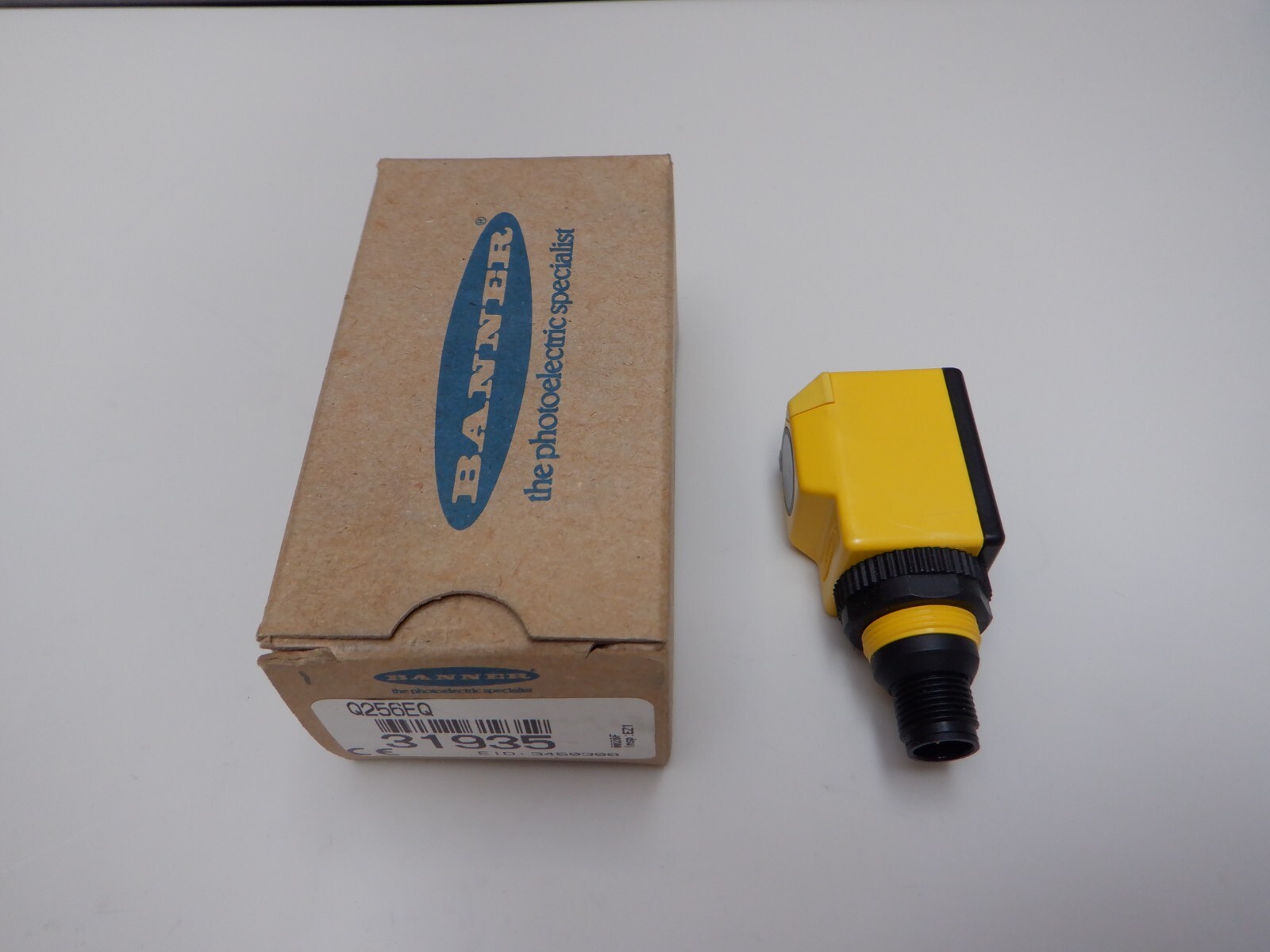 Banner Q256EQ 31935 Photoelectric Sensor new