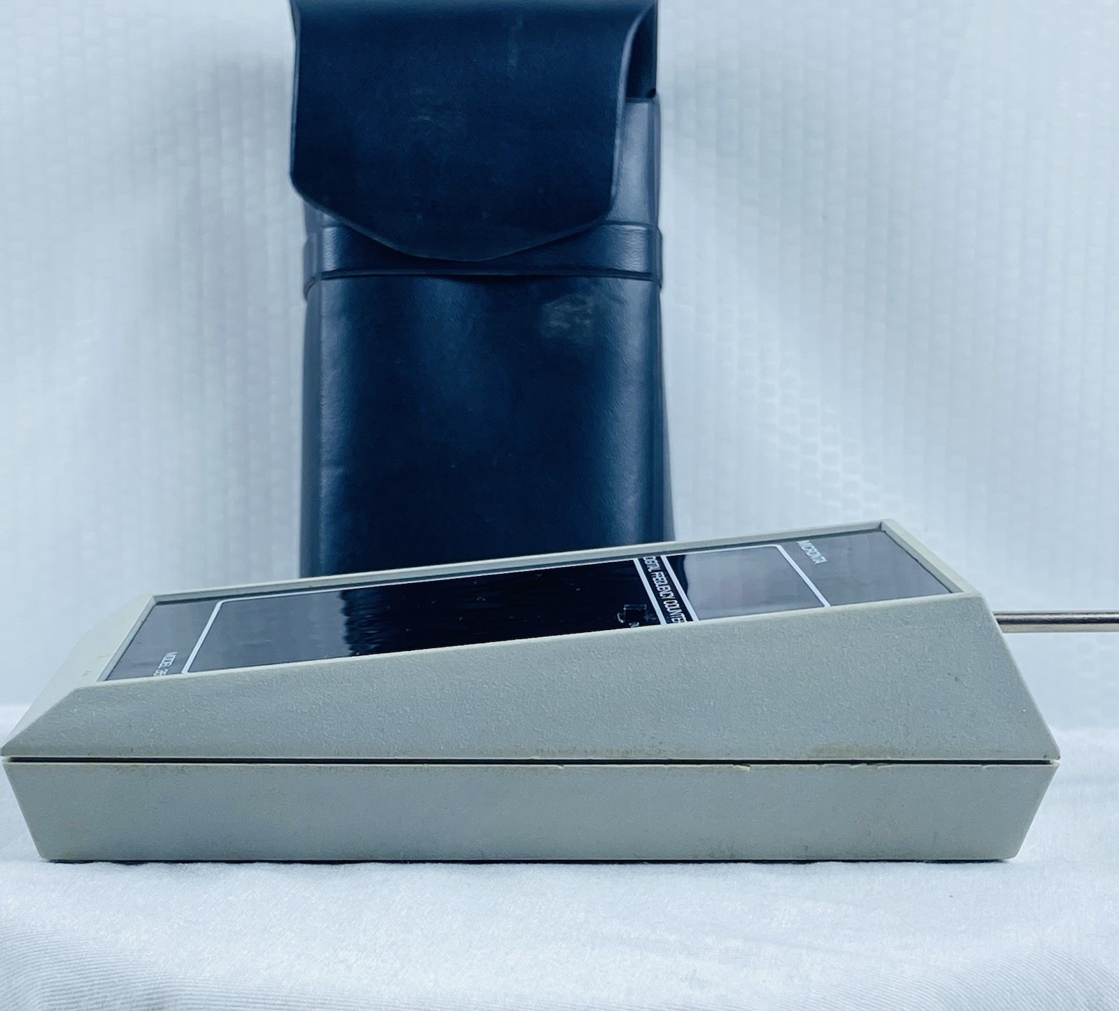 MICRONTA Model 351 Frequency Counter w/Case,Instructions & Antenna - Works!