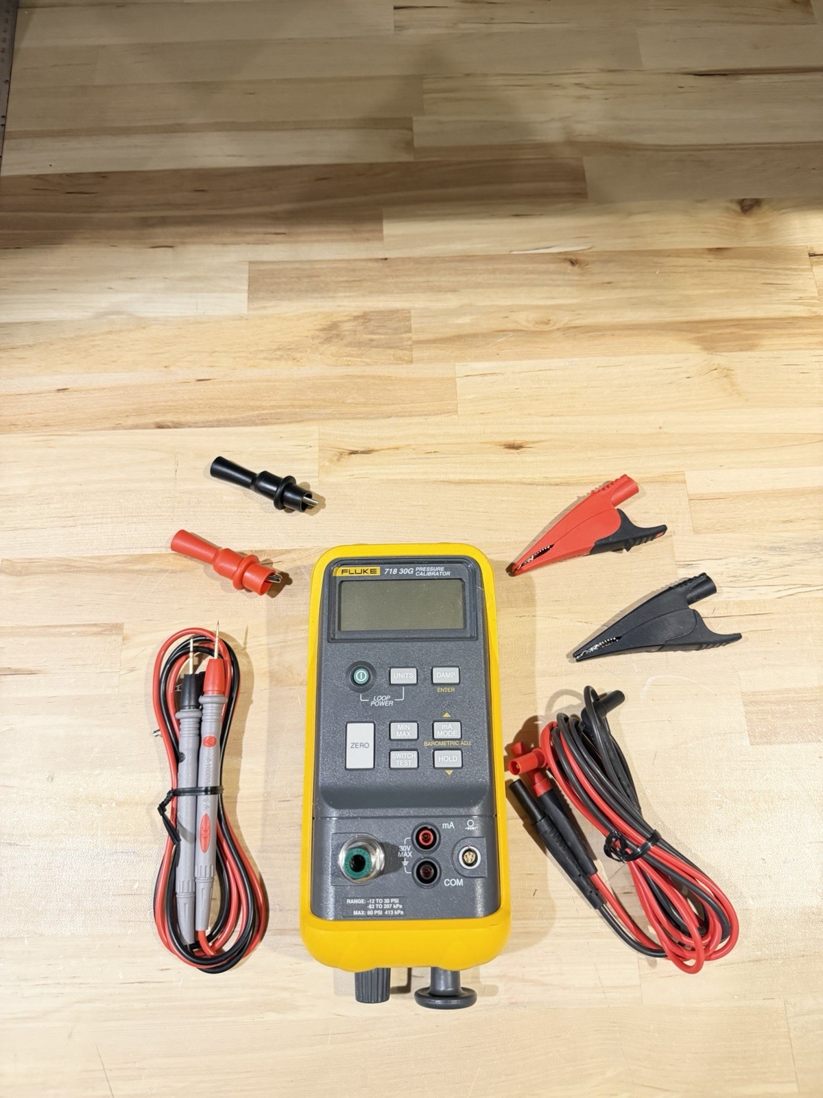 FLUKE 718 30G PRESSURE CALIBRATOR W/LEADS & BAG (FREE SHIPPING)PERFECT CONDITION