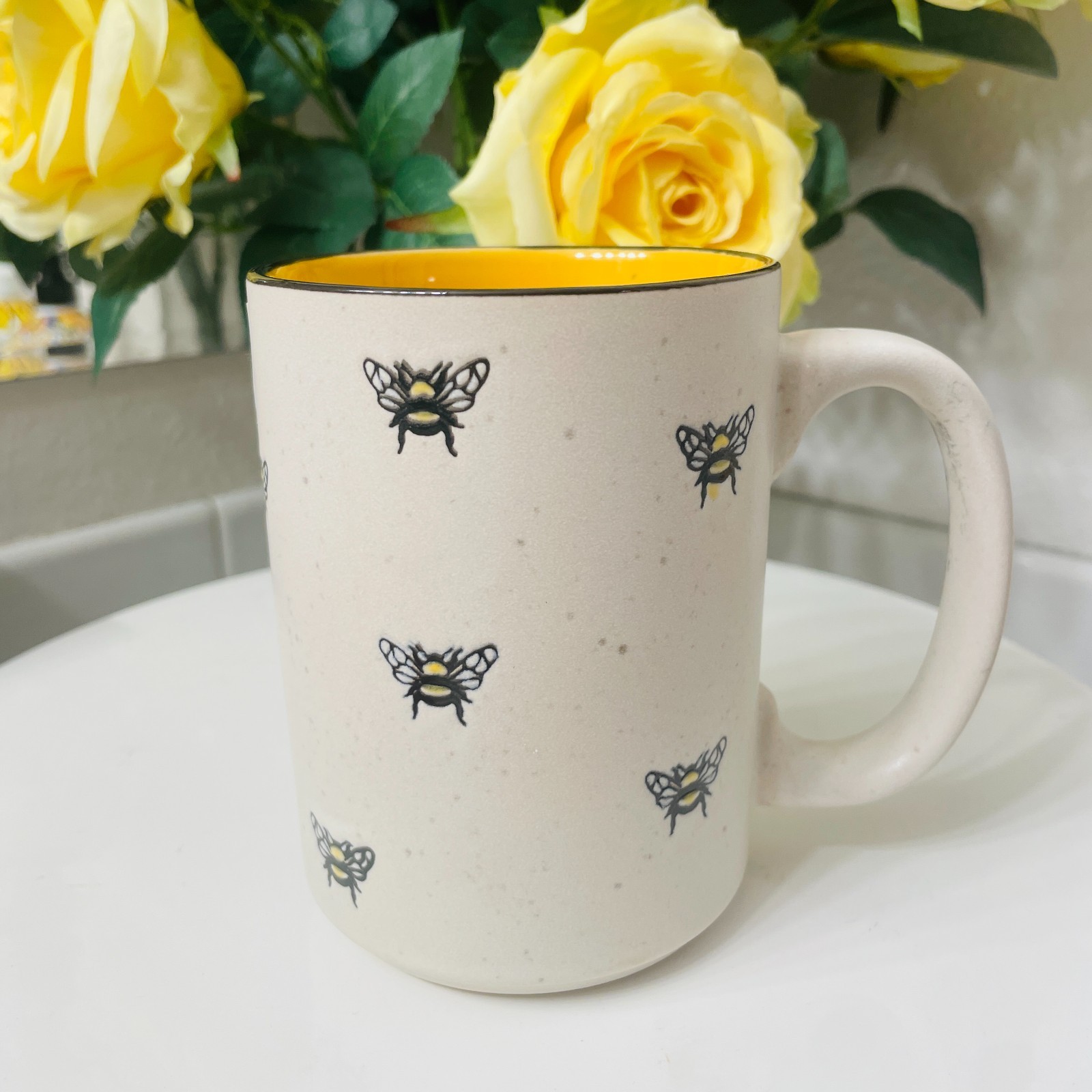 INHOMESTYLEZ Spectrum Barney Bee Repeat Coffee Mug / Cup - 14 OZ