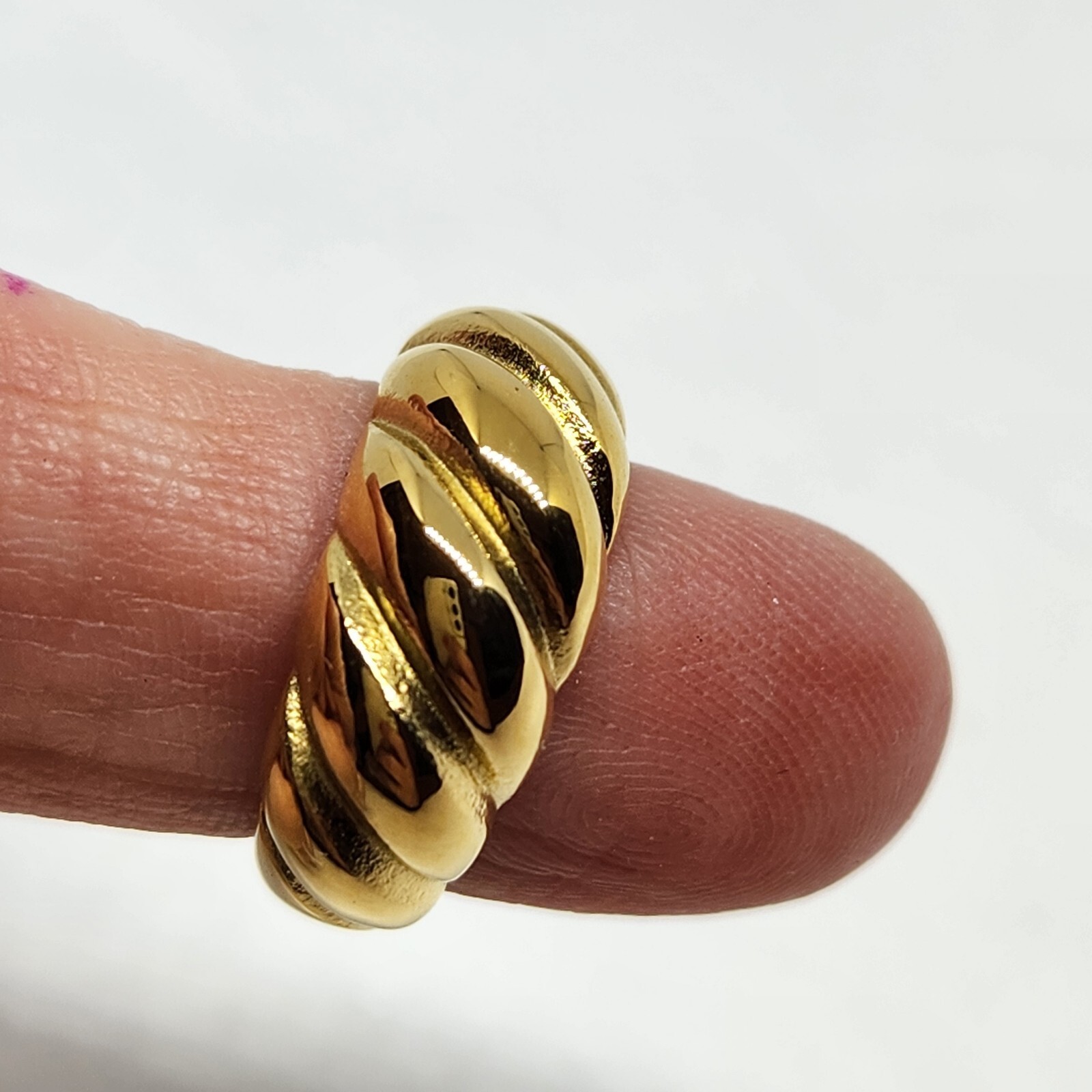 Fashion Ring Gold Tone Twist Shell Size 6.25