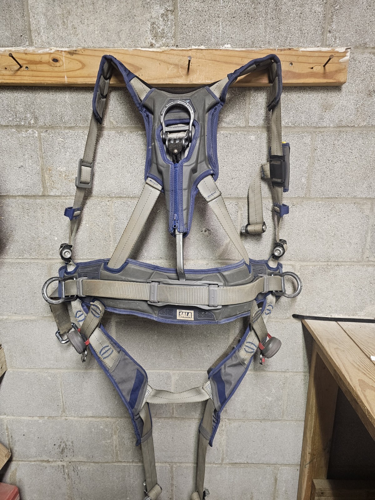 3M DBI-SALA EXOFIT STRATA XL FULL BODY HARNESS FALL PROTECTION XL BELT 1112538