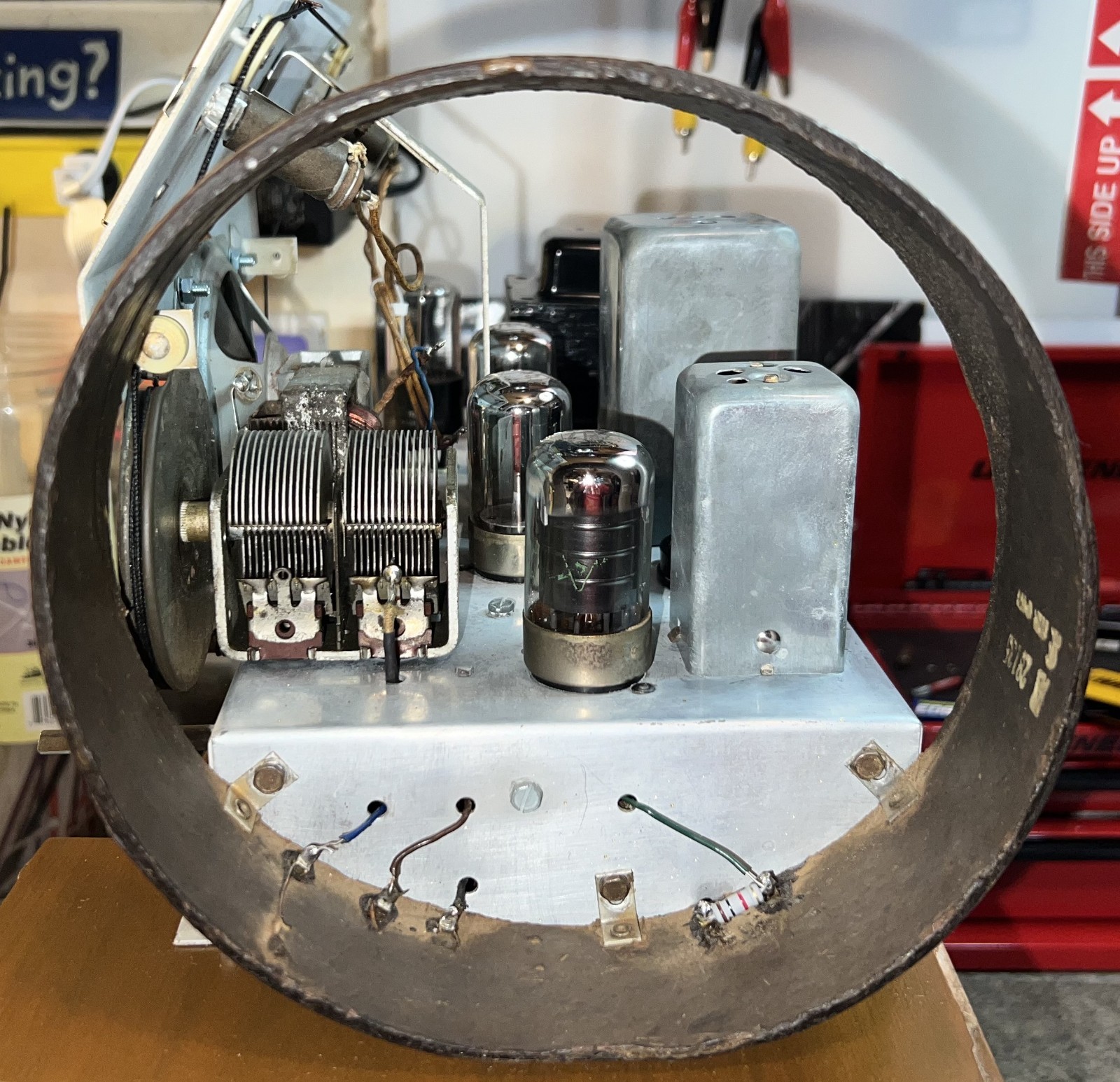 AIR KING Tabletop Broadcast Receiver. Model: 4604. Solid bones for nice rehab!