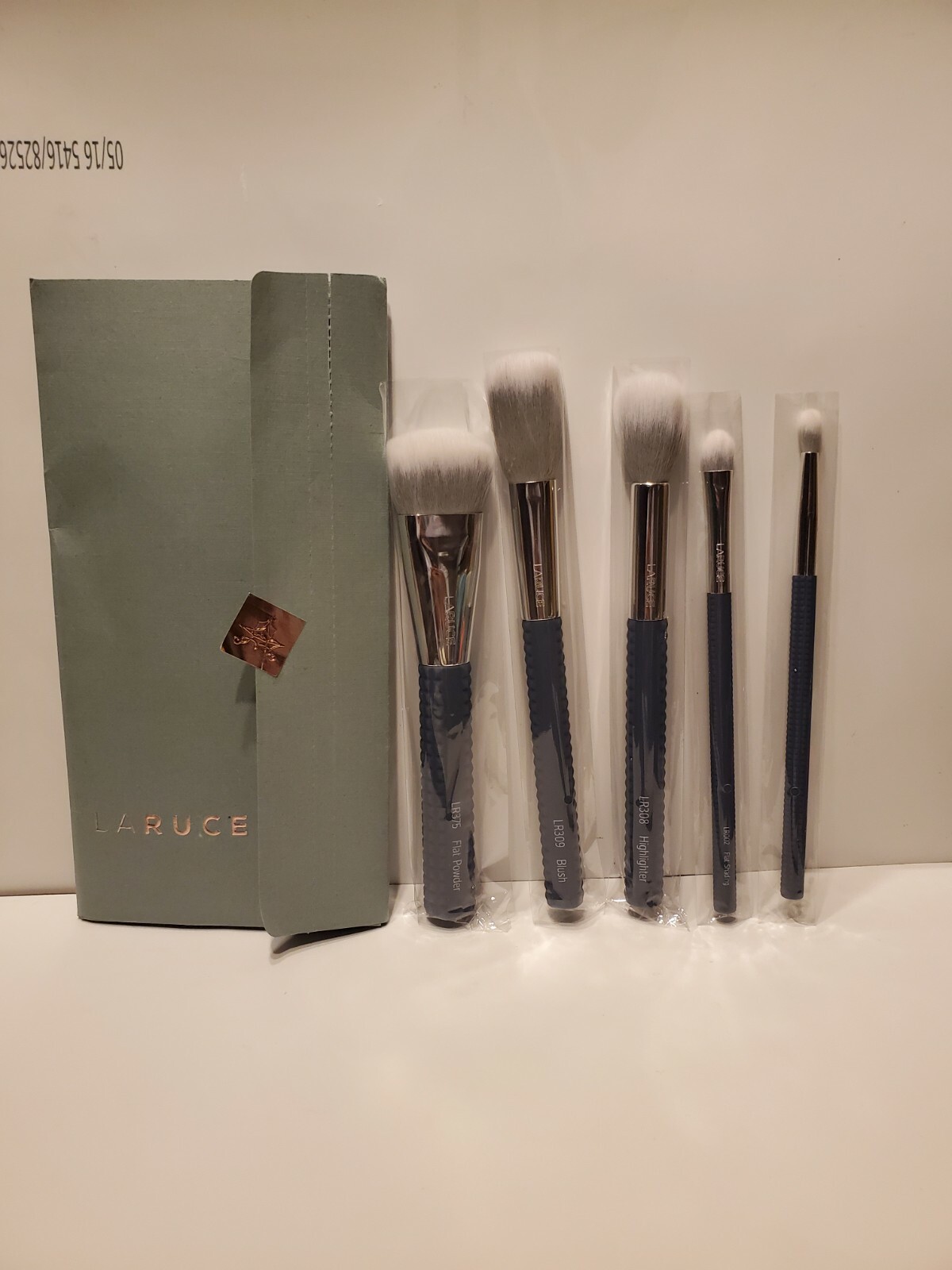 Laruse makeup brushes