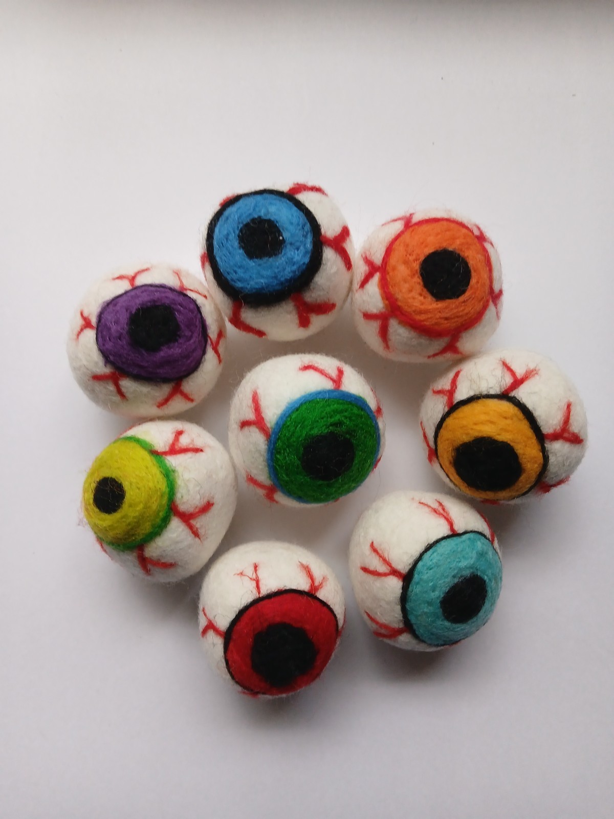 8 Felt Fake Eyes - Cat Toys or Halloween Decoration or Crafting. Multicolor NEW.