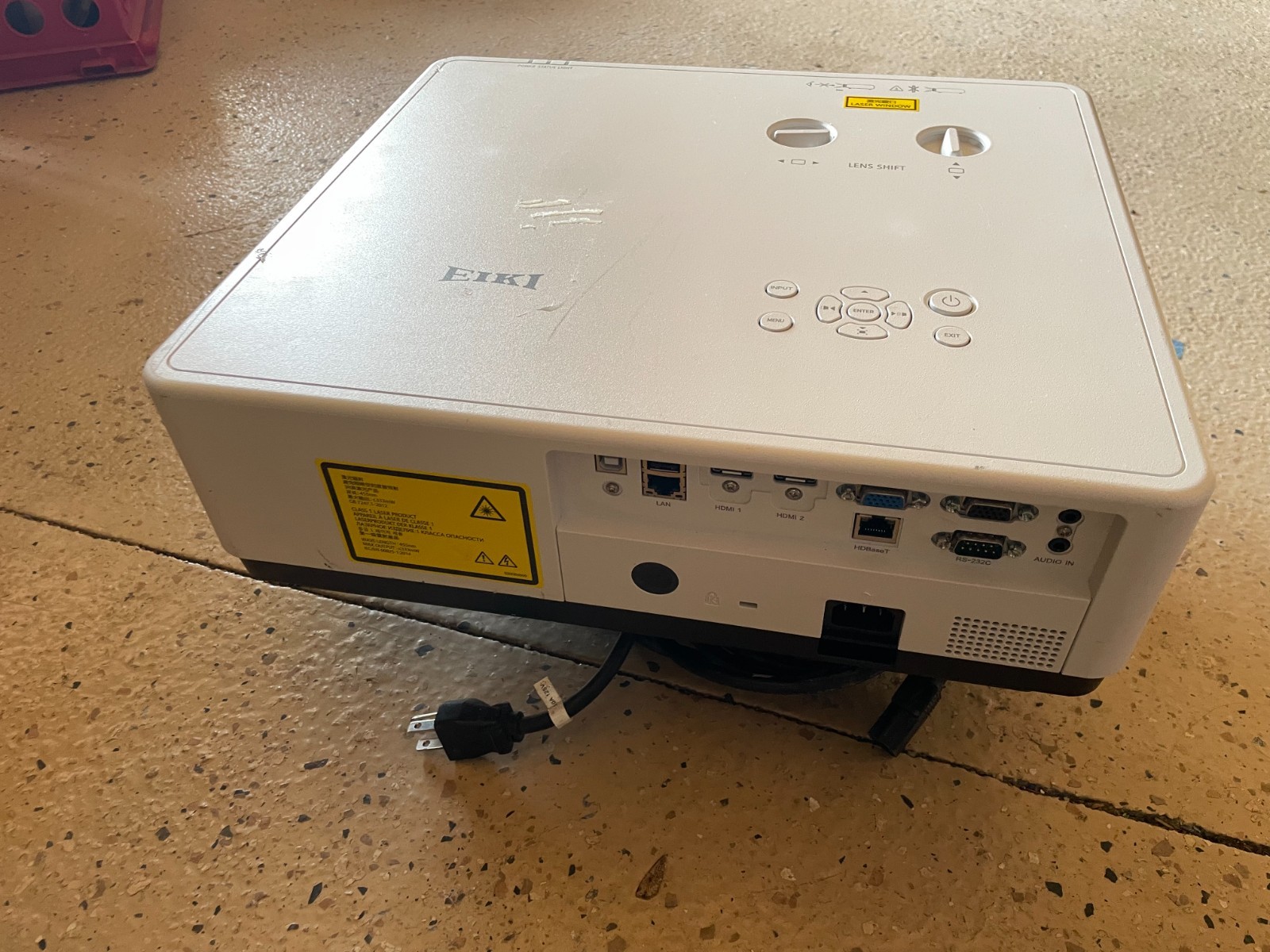 Eiki LCD projector EK–700 LU