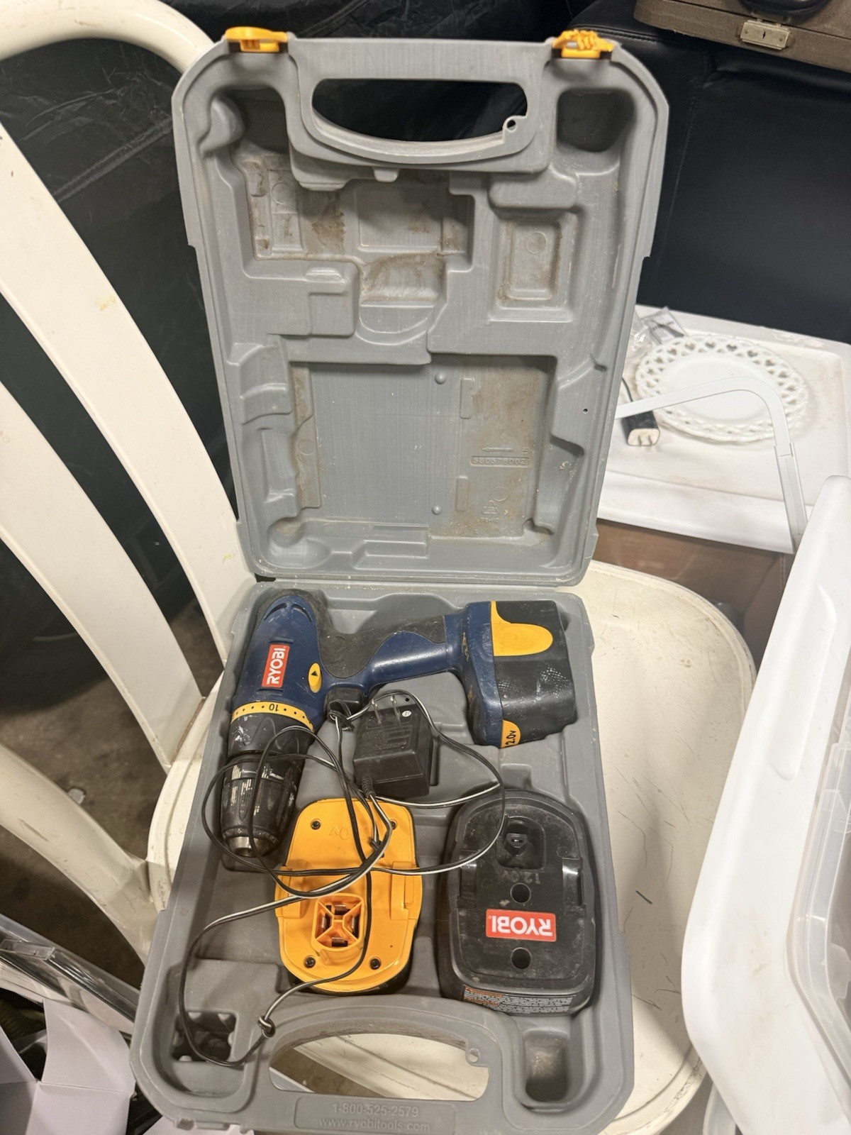 USED Ryobi Drill Driver Kit w/Hard case (TESTED)