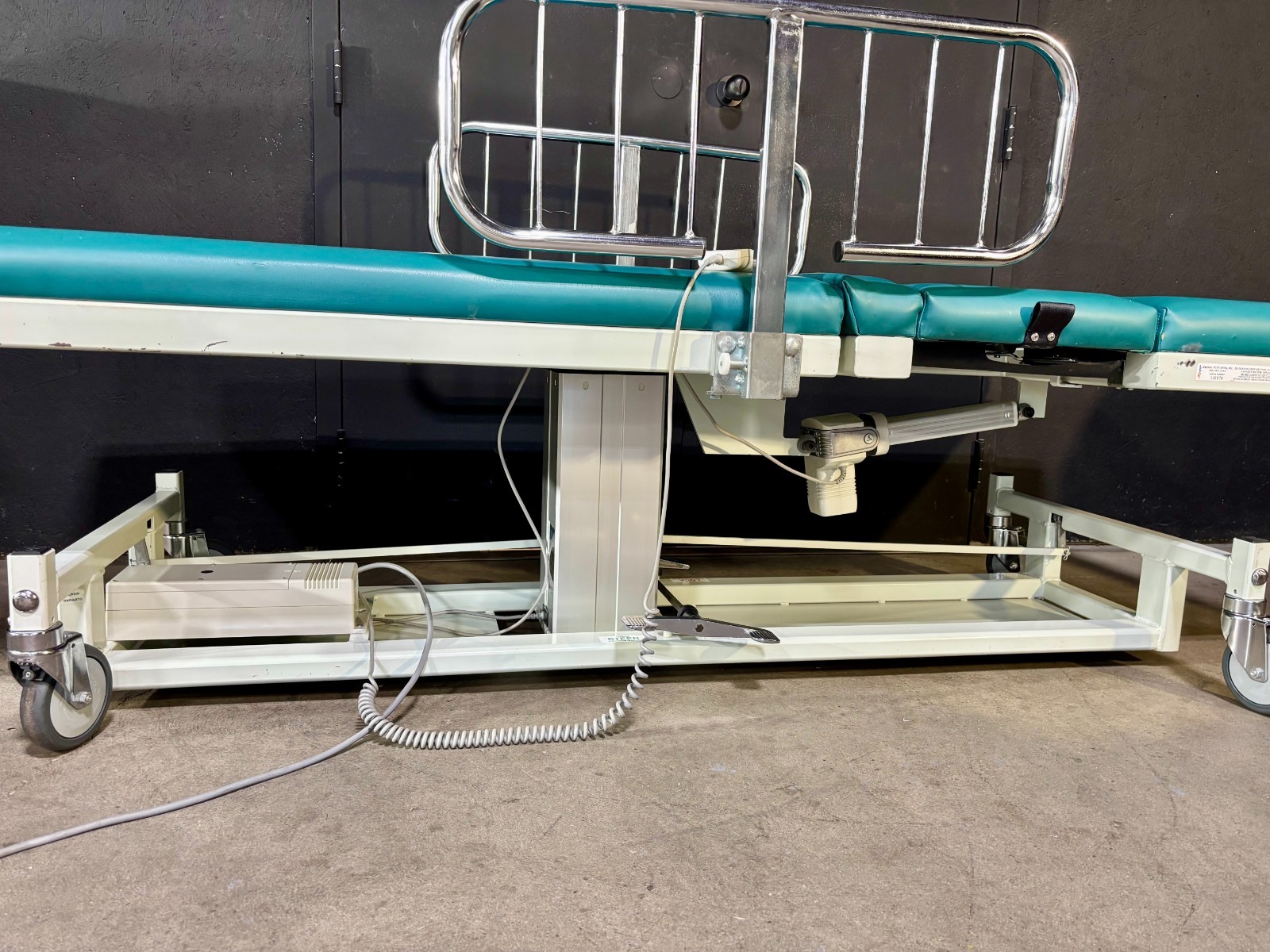 Medical Positioning Inc echo table model 1122
