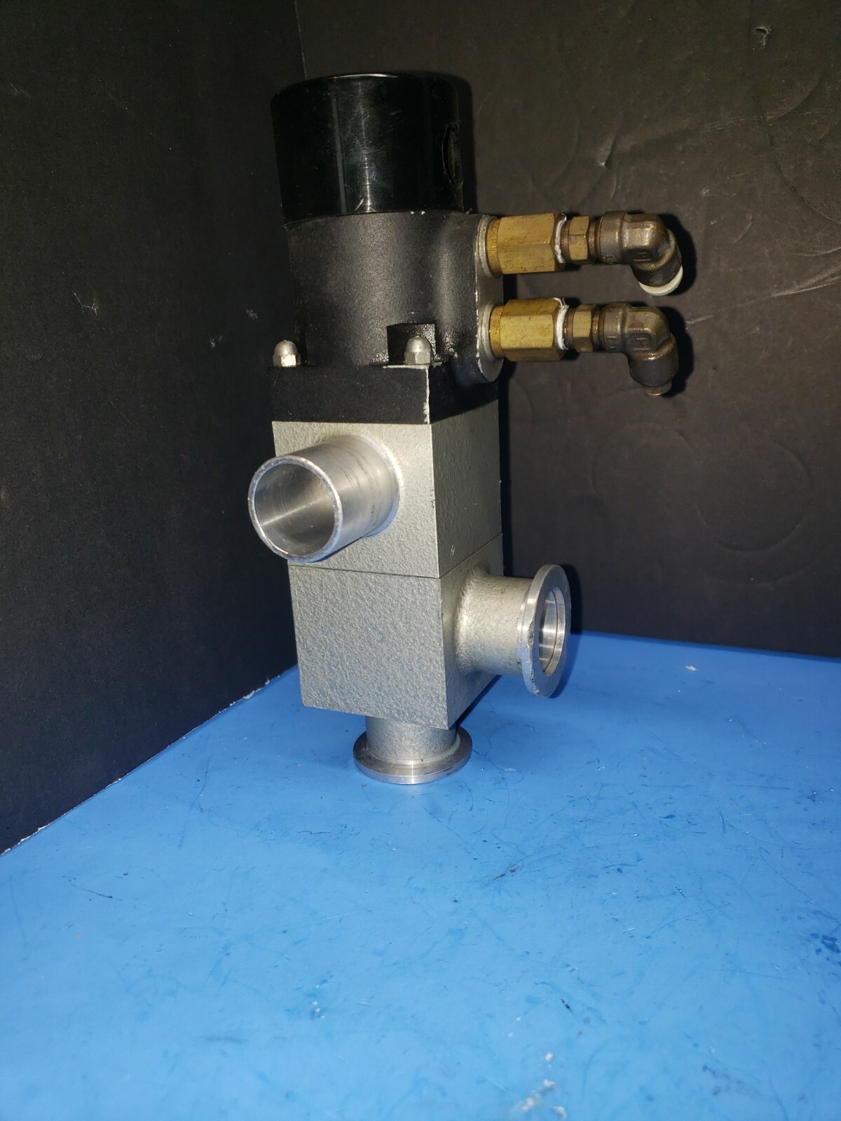 BOC EDWARDS BACKING ROUGHING PUMP VALVE, MODEL BVR-25P Right Angle Valve-