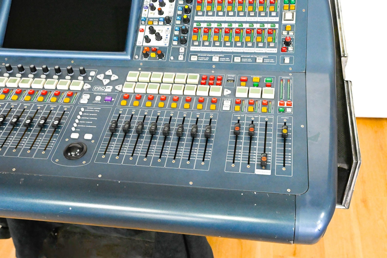 Midas PRO2 Live Digital Audio Mixing Console with Flight Case CG01VMV