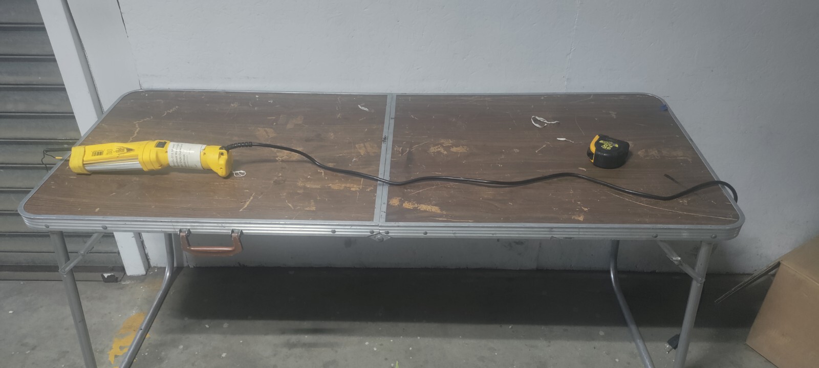13-watt Fluorescent Work Light with Single Outlet Double Hook