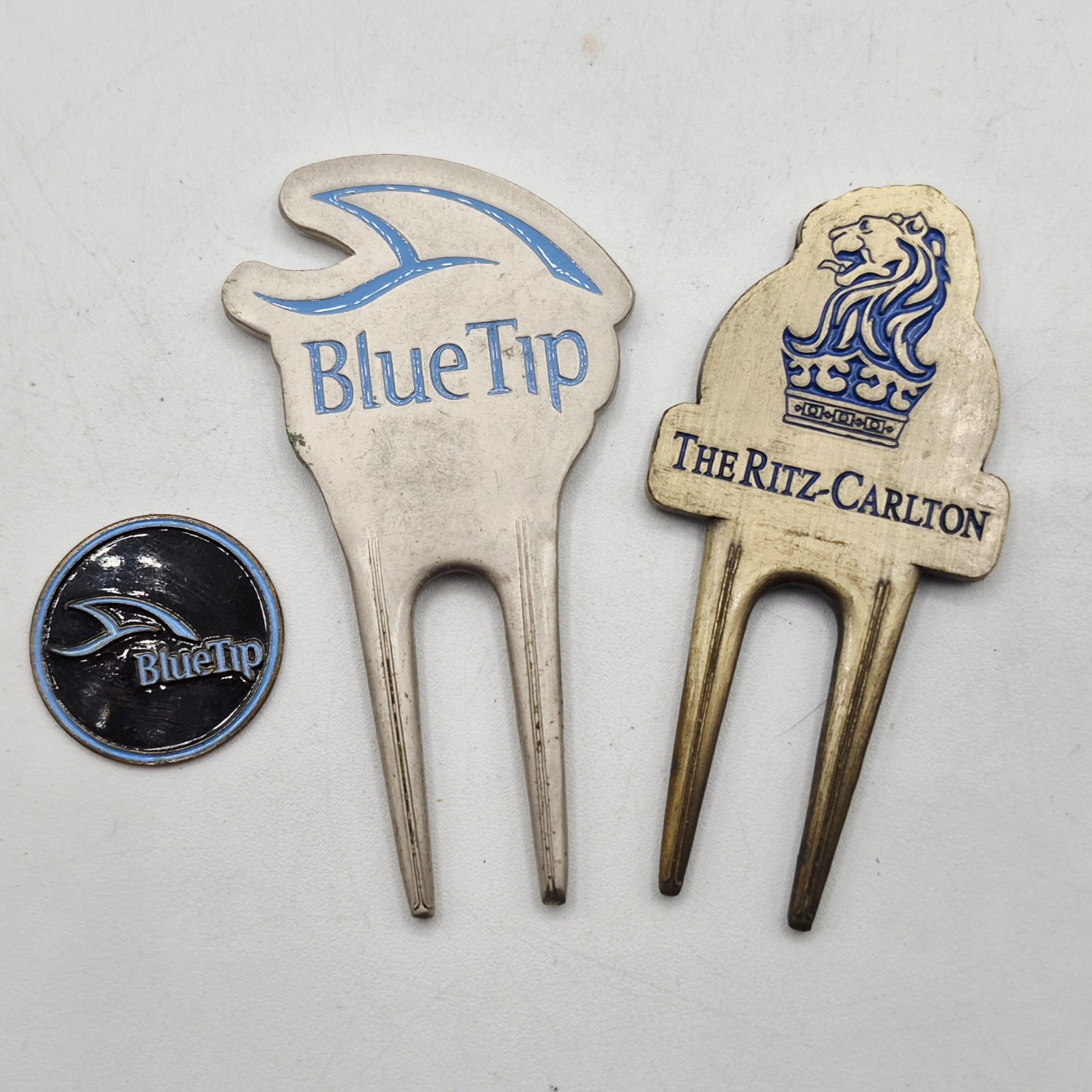 Brass Ritz Carlton & Steel Blue Tip Golf Divot Tools Set w/ Golf Ball Markers