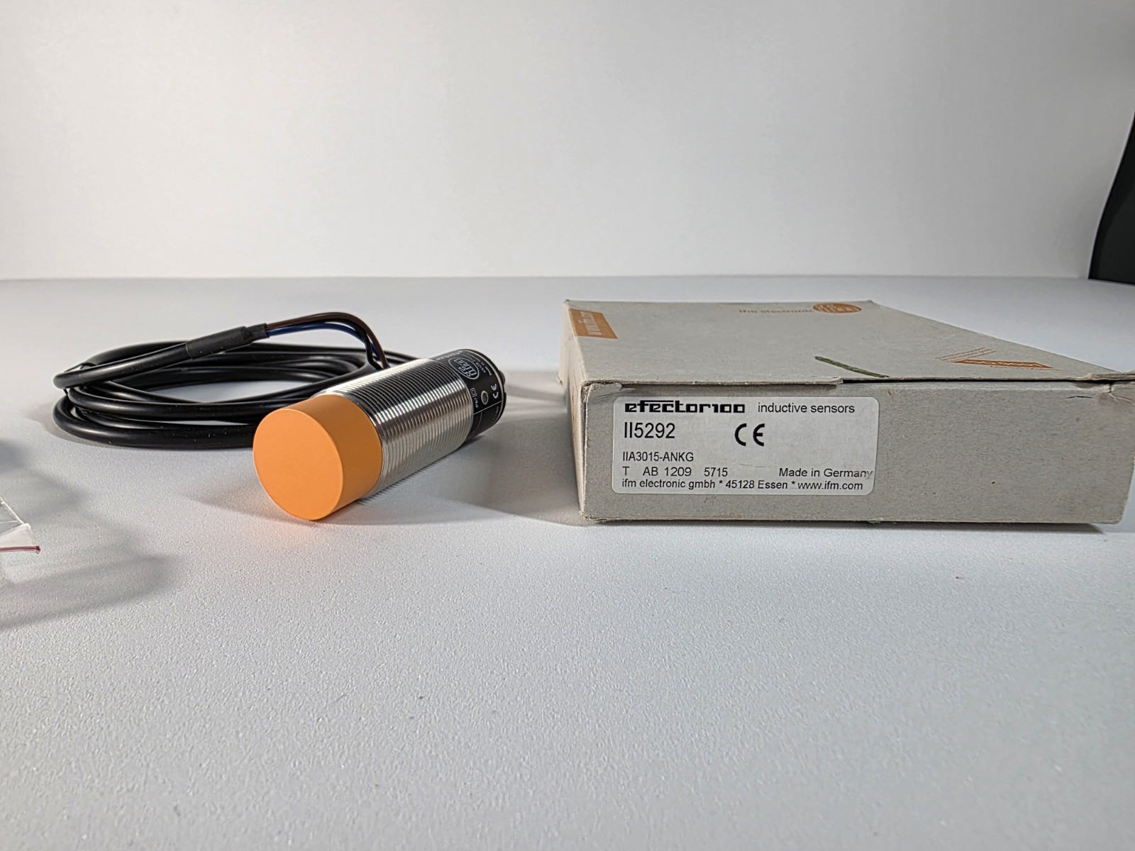 EFECTOR,IIA3015-ANKG II5292,INDUCTIVE PROXIMITY SWITCH NEW