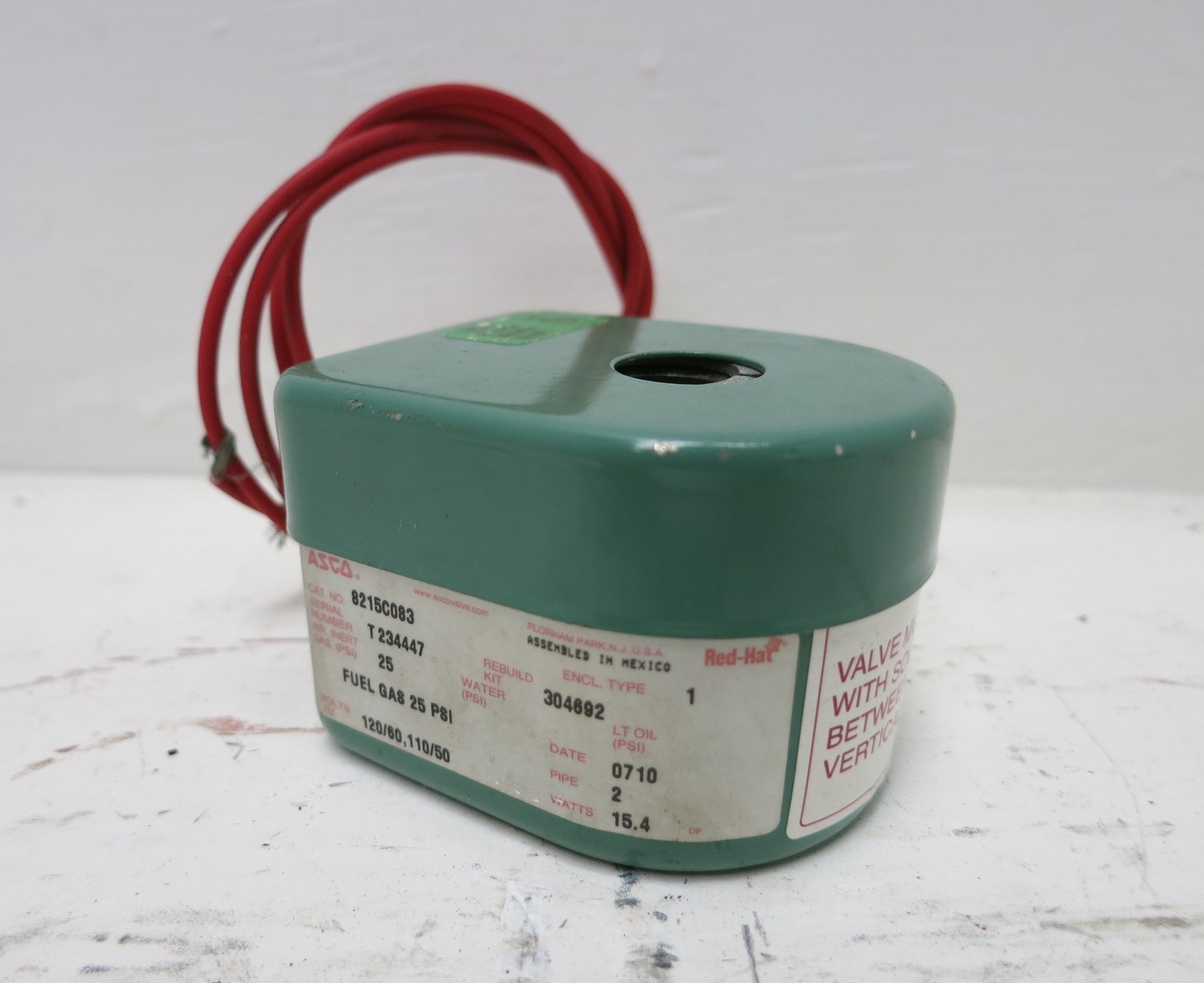 New Asco Red-Hat 8215C083 3/8" Pipe Solenoid Valve 25 PSI 15.4W 120V
