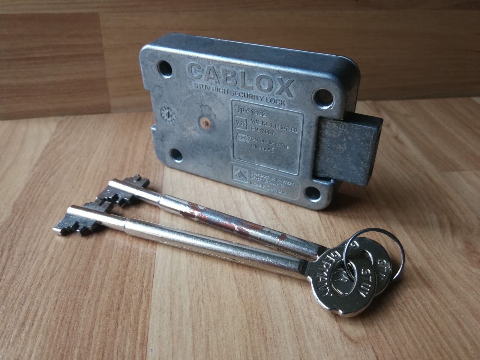 #1 Safe lock  STUV CABLOX Model 4.19.92 and  Keys and 2 keys Video