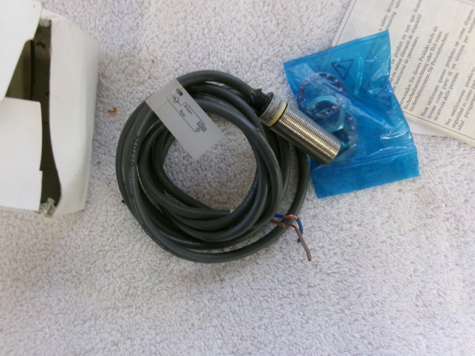 NIB Omron Proximity Switch 120VAC E2E-X5Y1-53US