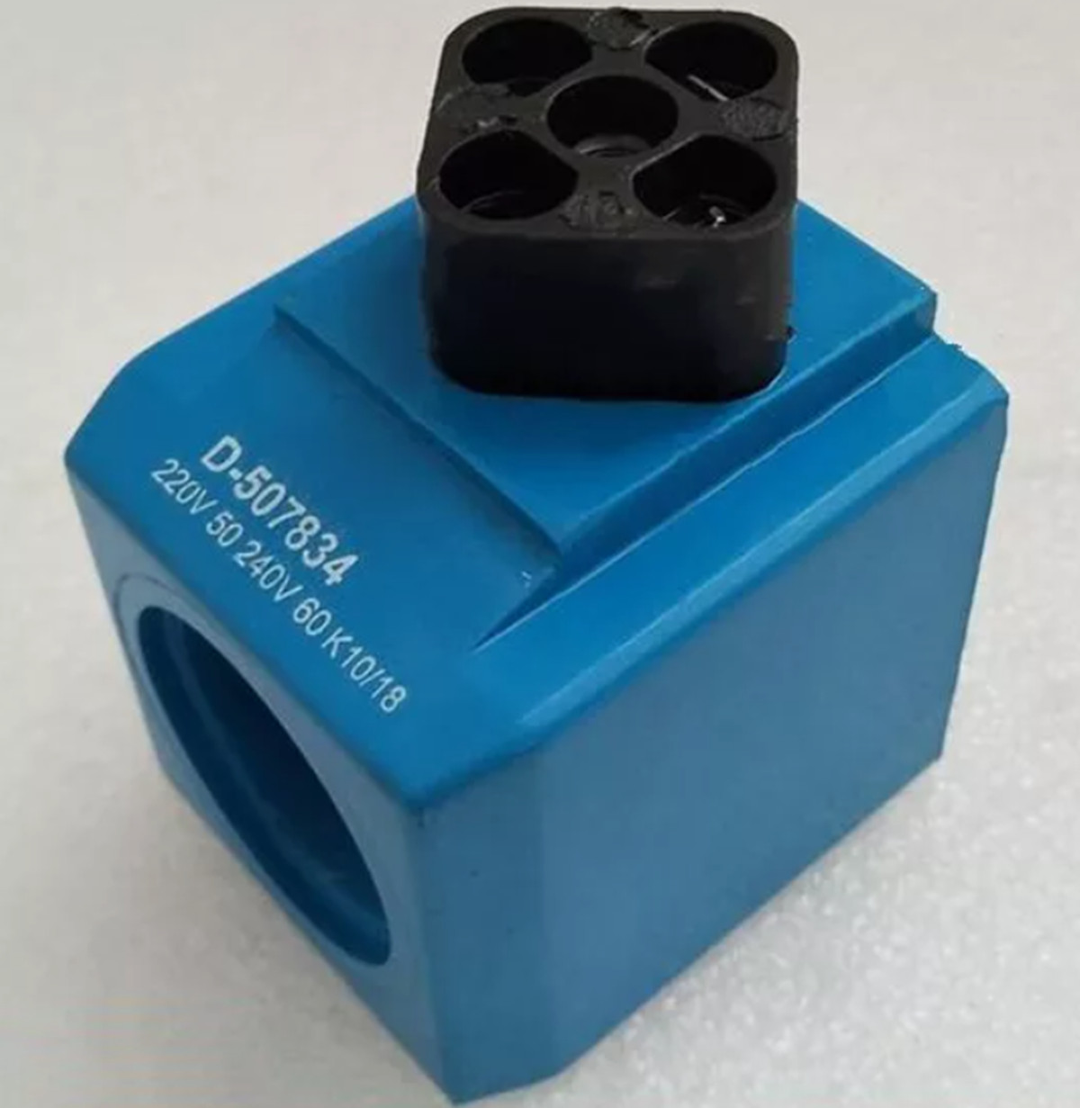 New In Box EATON VICKERS D-507834 Solenoid Coil Valve