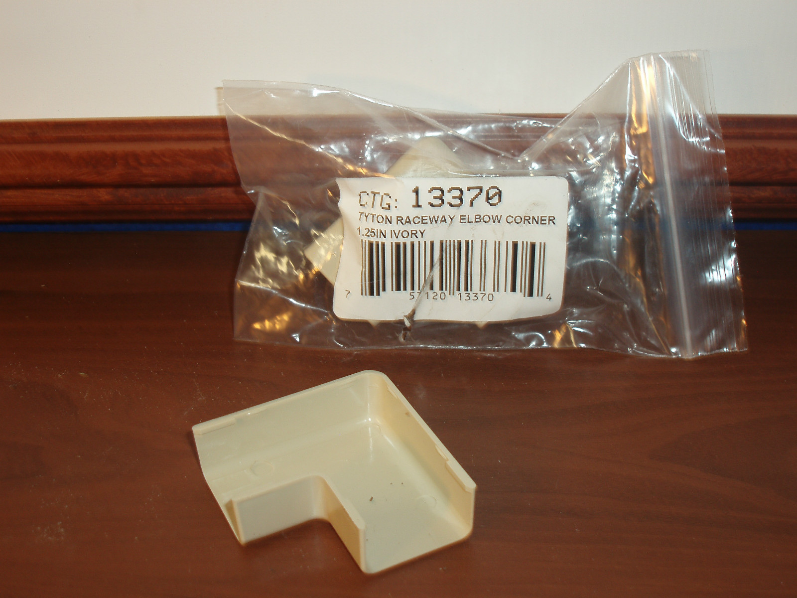 10 PACK!!! Tyton 1.25 inch Elbow Corner Raceway