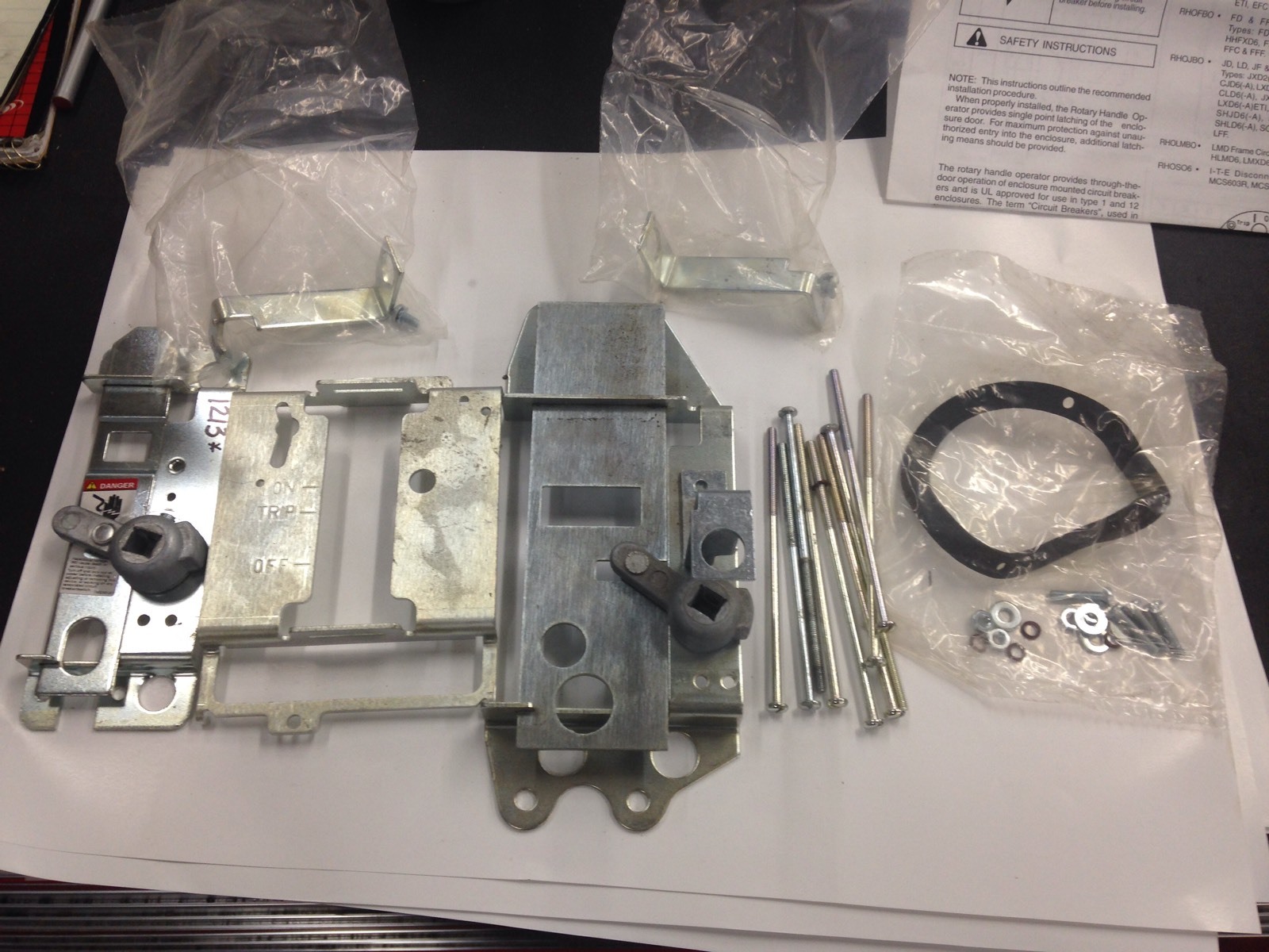 Siemens Rotary Handle Installation Bracket Parts Lot R Shelf