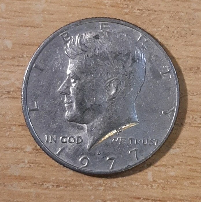 1977-D JOHN F KENNEDY HALF DOLLAR FIFTY CENTS DENVER AMERICA USA (MM4)