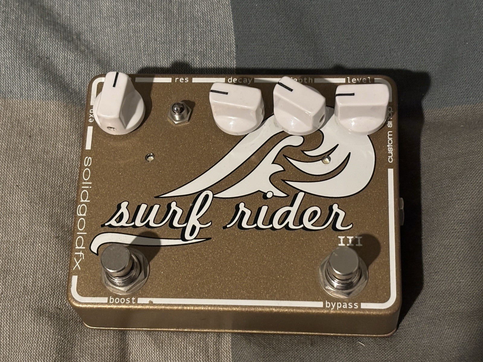 Solidgoldfx Surf Rider III Custom Shop Gold Bullion Reverb Guitar Pedal