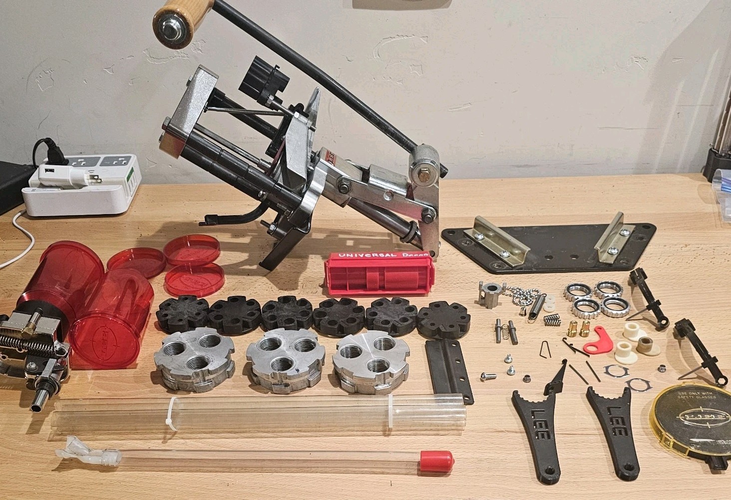 LEE PRECISION PRO 1000 380, 223, 300acc Progressive Reloading Press (NEW STYLE)