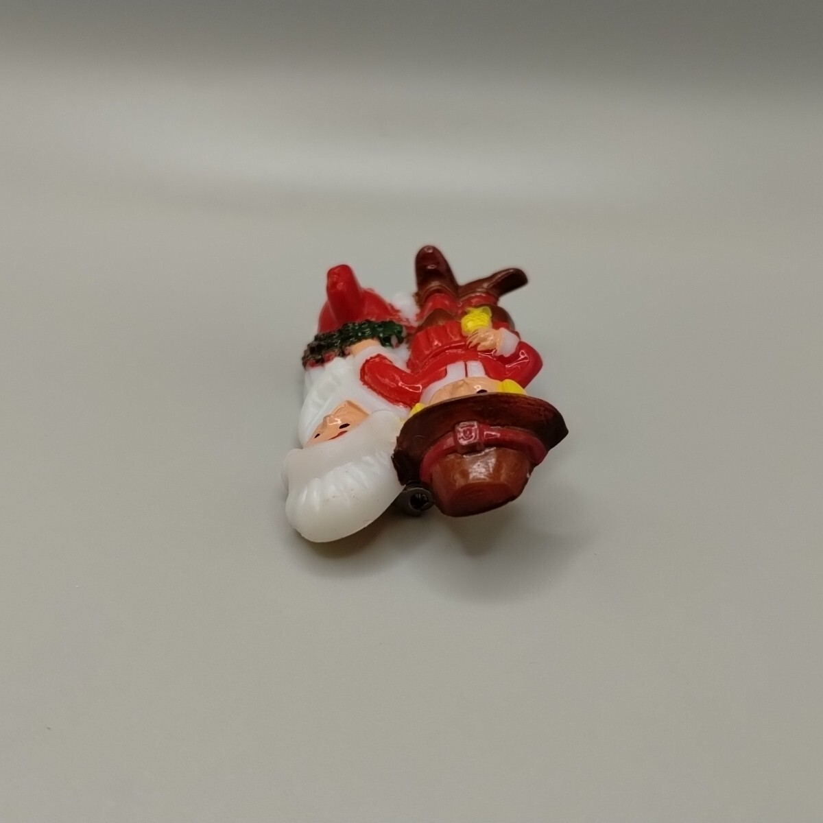 Plastic Thanksgiving Pilgrim Couple With Turkey Pin Brooch