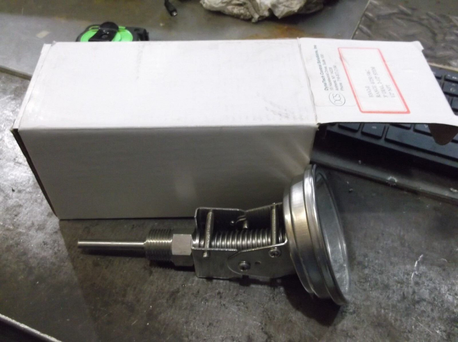NIB DYNATECH B3A2-II THERMOMETER 0-250F 1/2" NPT 2.5" STEM 3" DIAL (QQ3)