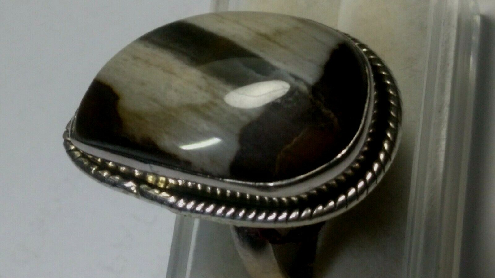 FETCHING UNTREATED NATURAL AGATE IN STERLING SILVER.925 RING SIZE 9.5-9.75!