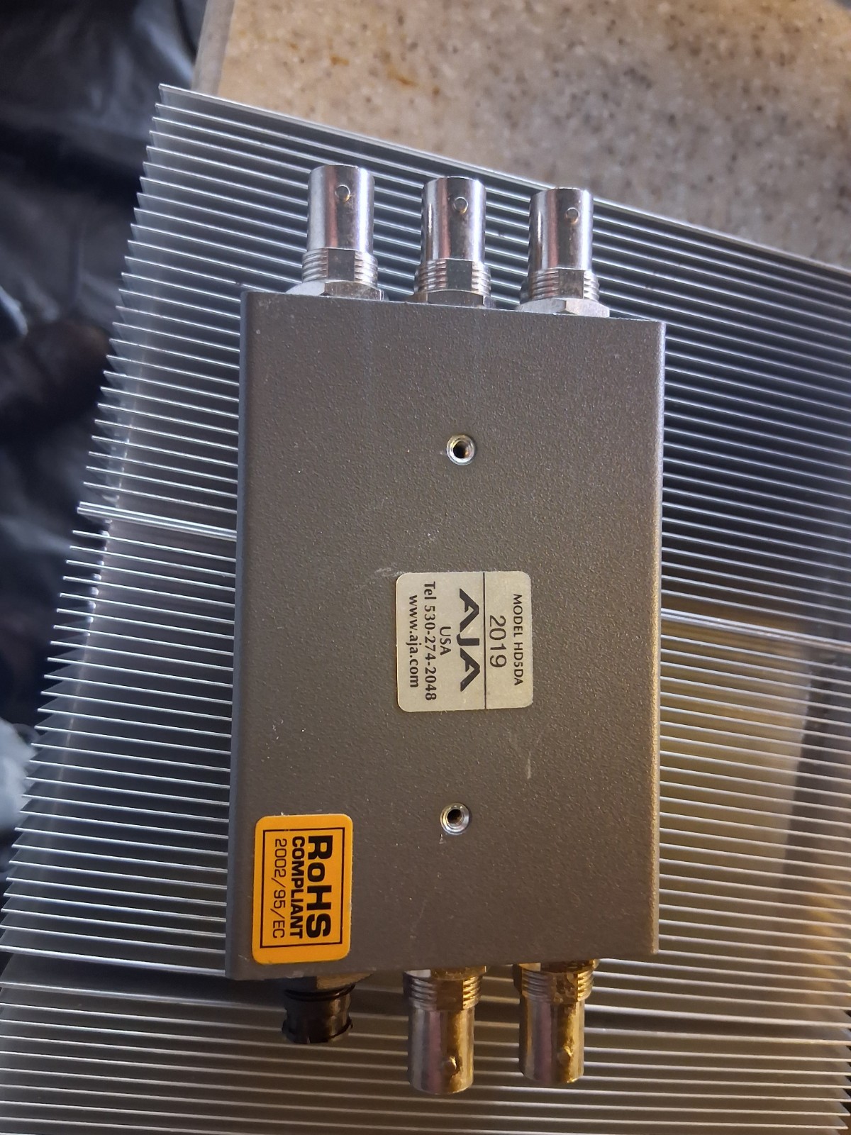 AJA HD5DA SERIAL DISTRIBUTION AMPLIFIER with power cord
