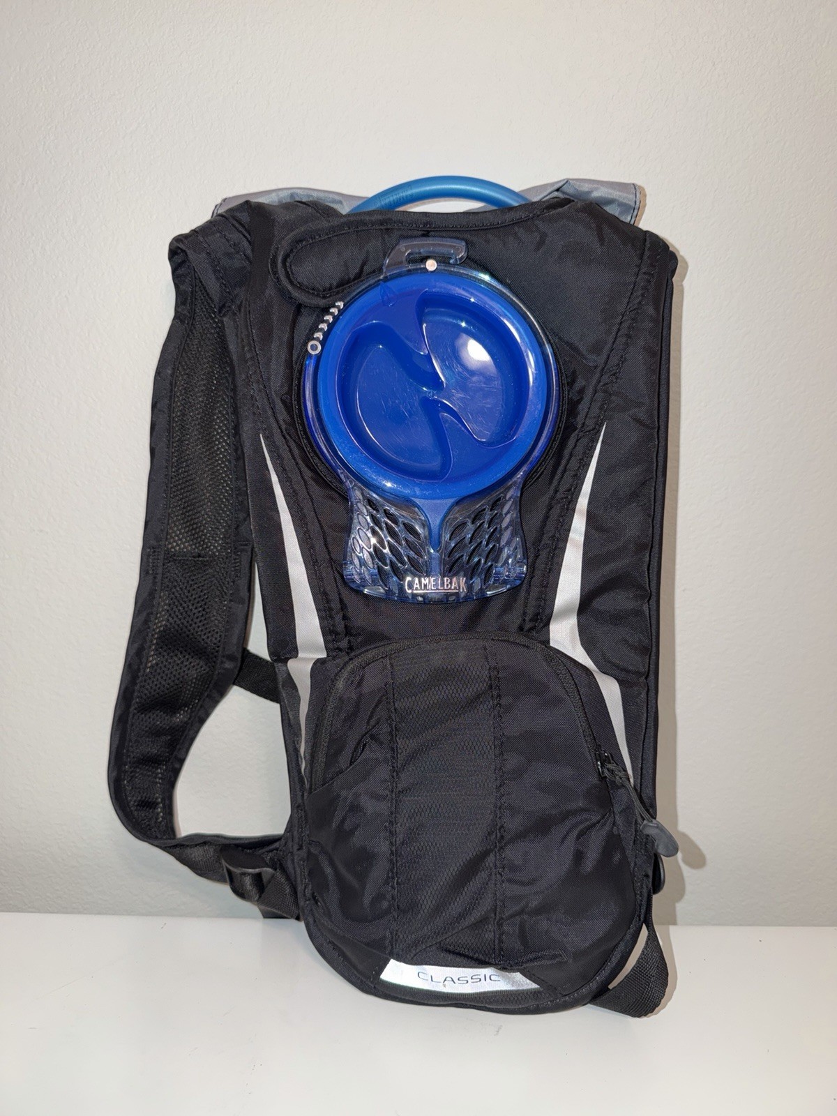 CamelBak Classic Hydration Pack 2L Black Adjustable Straps Reflective Hiking