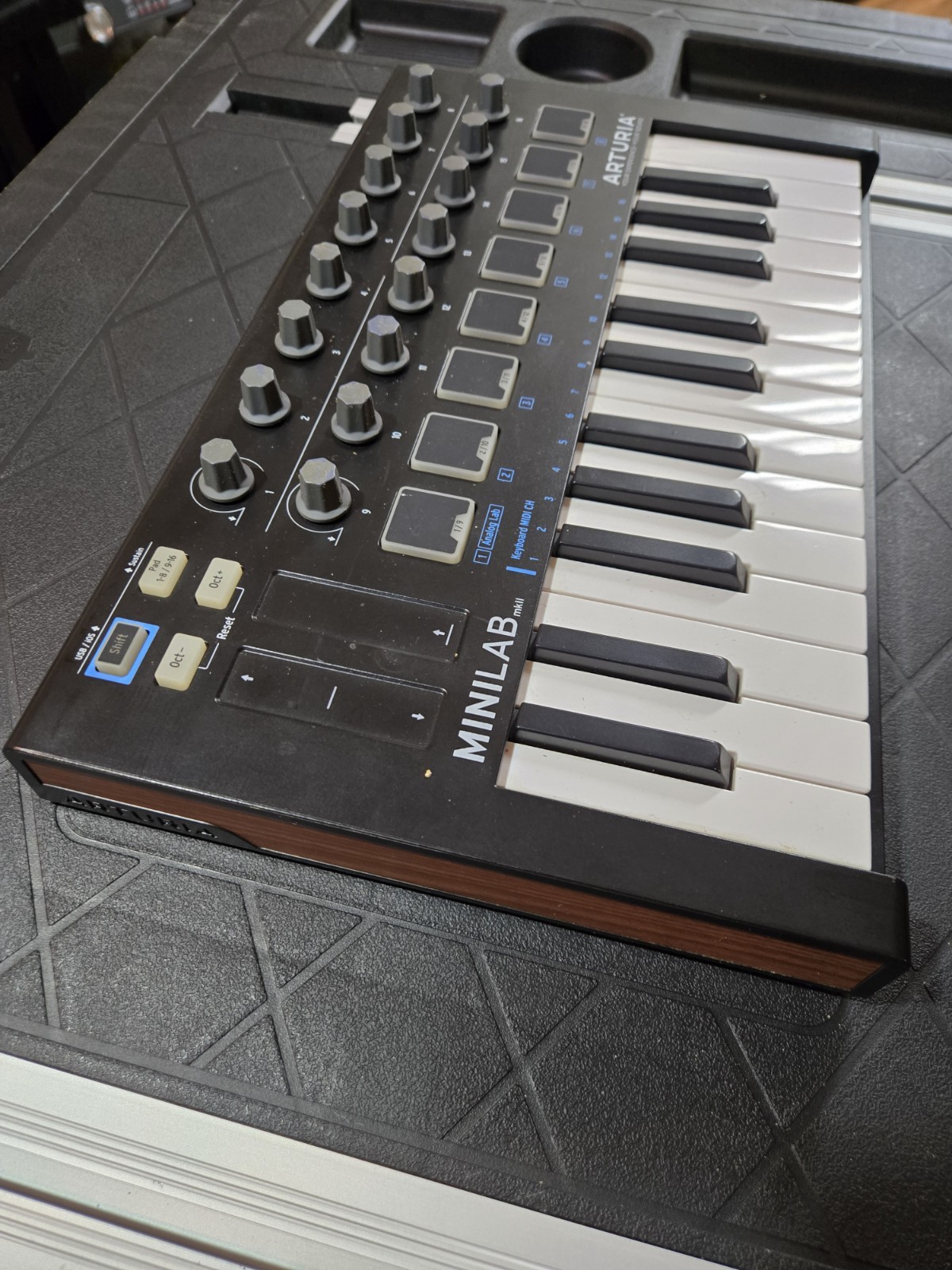 Arturia MiniLab MKII 25-Key Midi Controller Keyboard Brown Side Panel