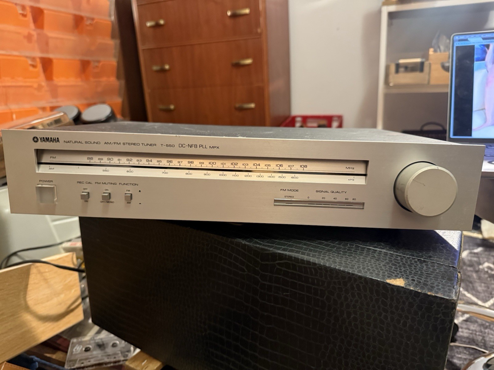 Yamaha T-550 Natural Sound AM/FM Stereo Tuner DC-NFB PLL MPX Vintage