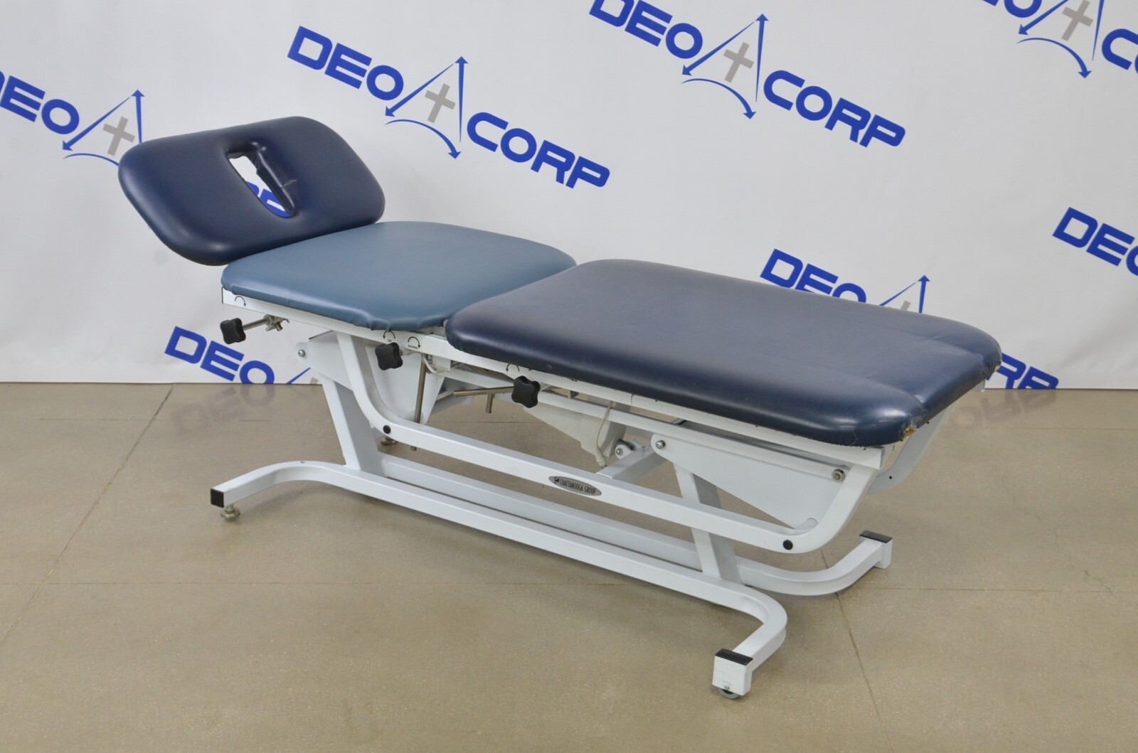 Chattanooga Adapta ADP-300 Treatment Table