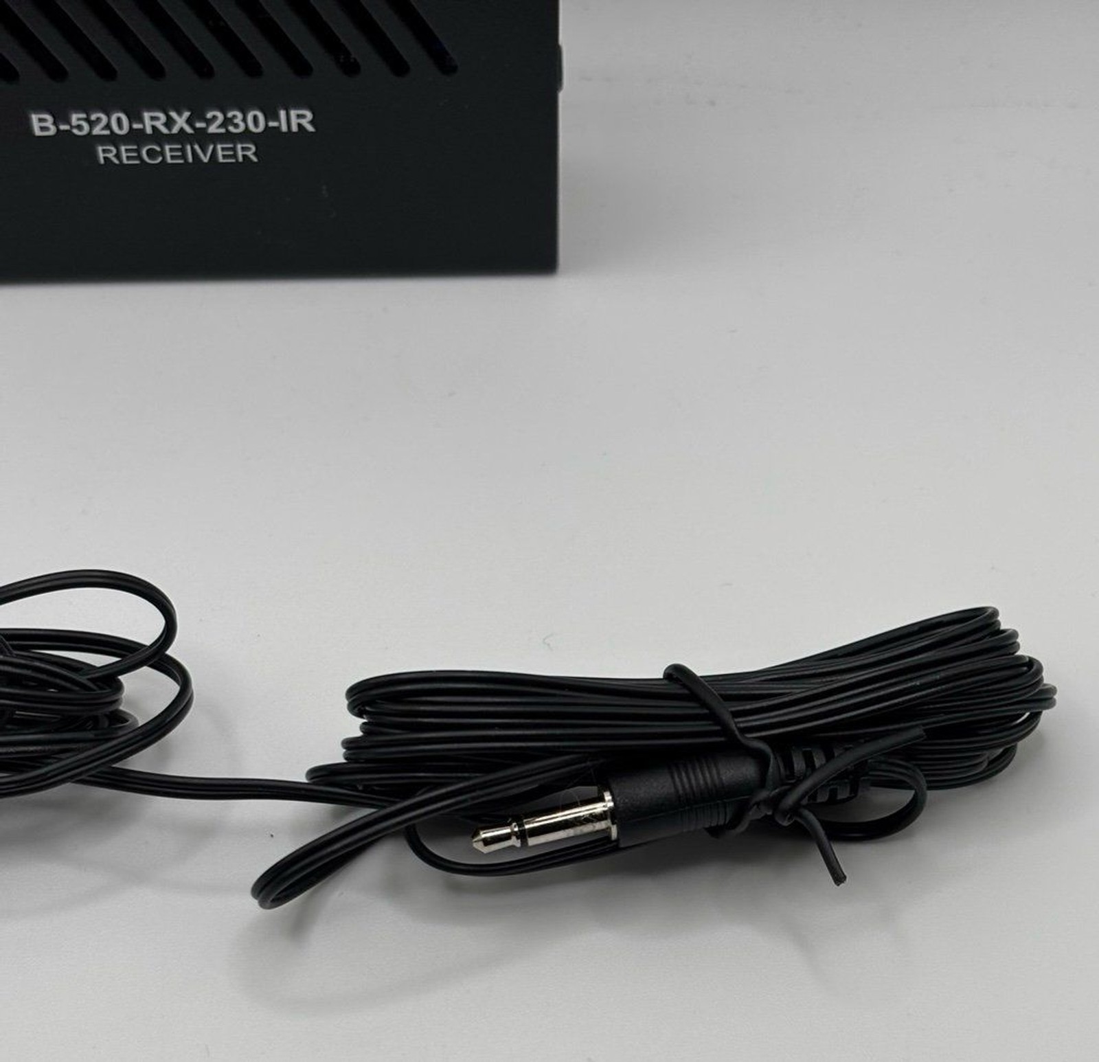 Binary B-520-RX-230-IR HDMI Extender RECEIVER with Accessory Cables