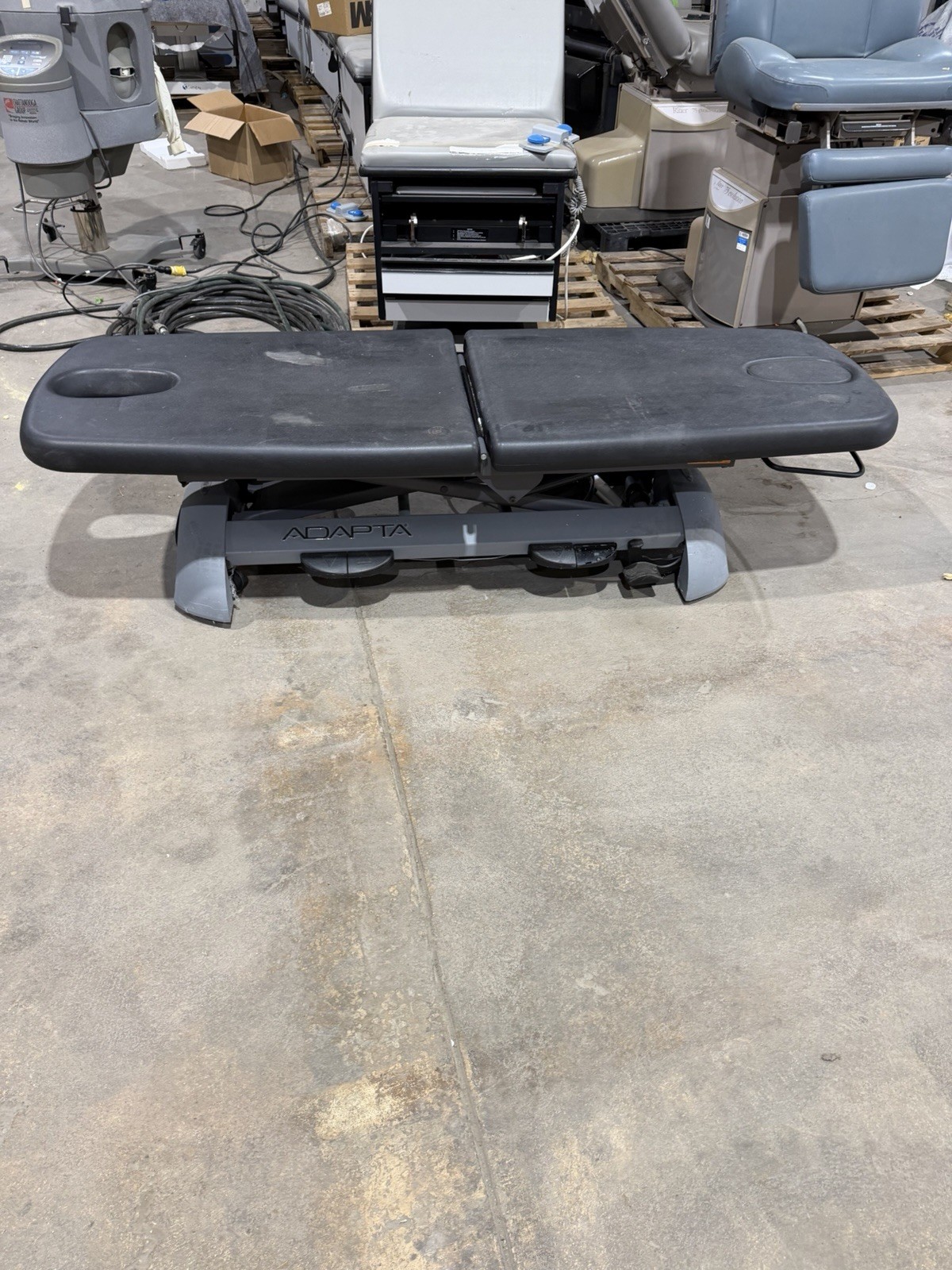 Chattanooga Group Adapta Mesa Model 3319 Treatment Table