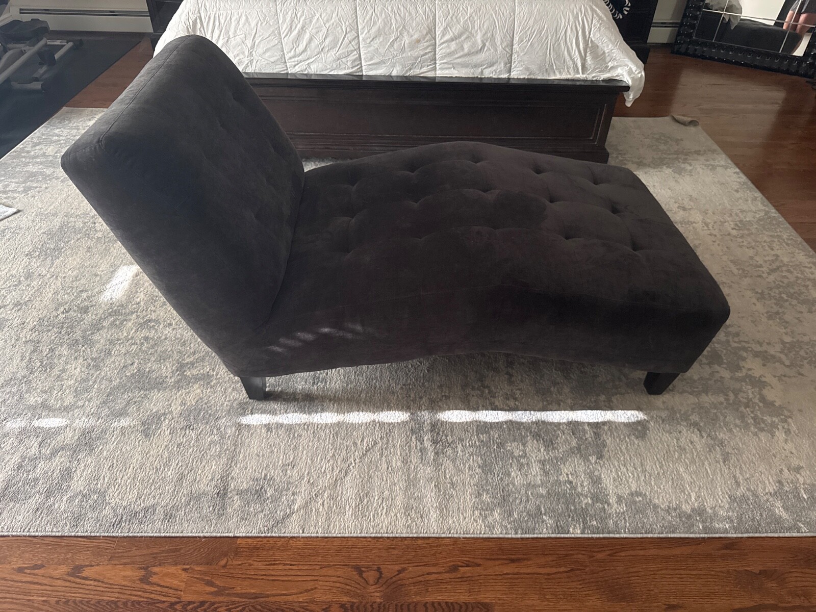 velvet chaise lounge chair indoor