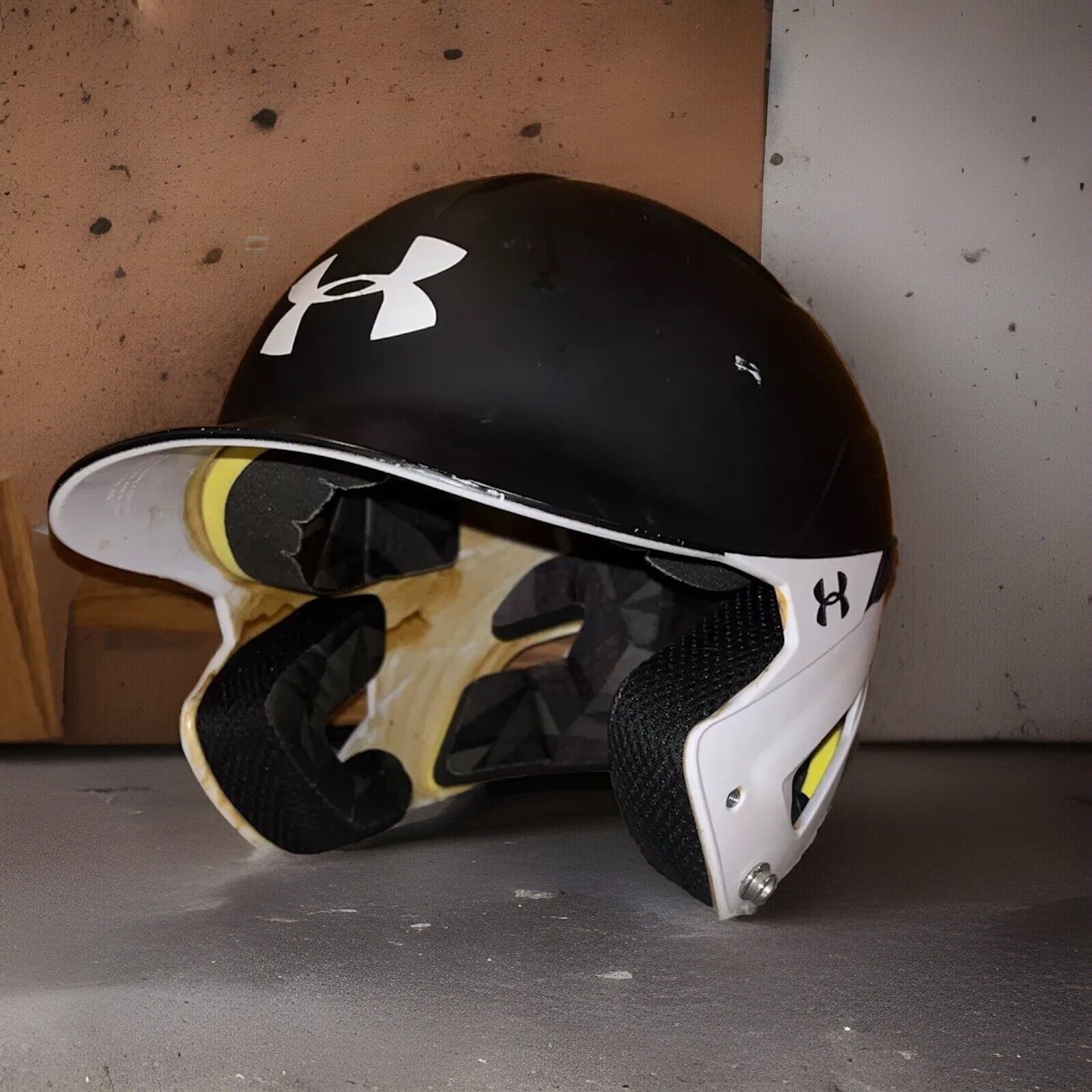 Under Armour UABH2-100 White & Matte Black Baseball Helmet Size 6.5-7.5