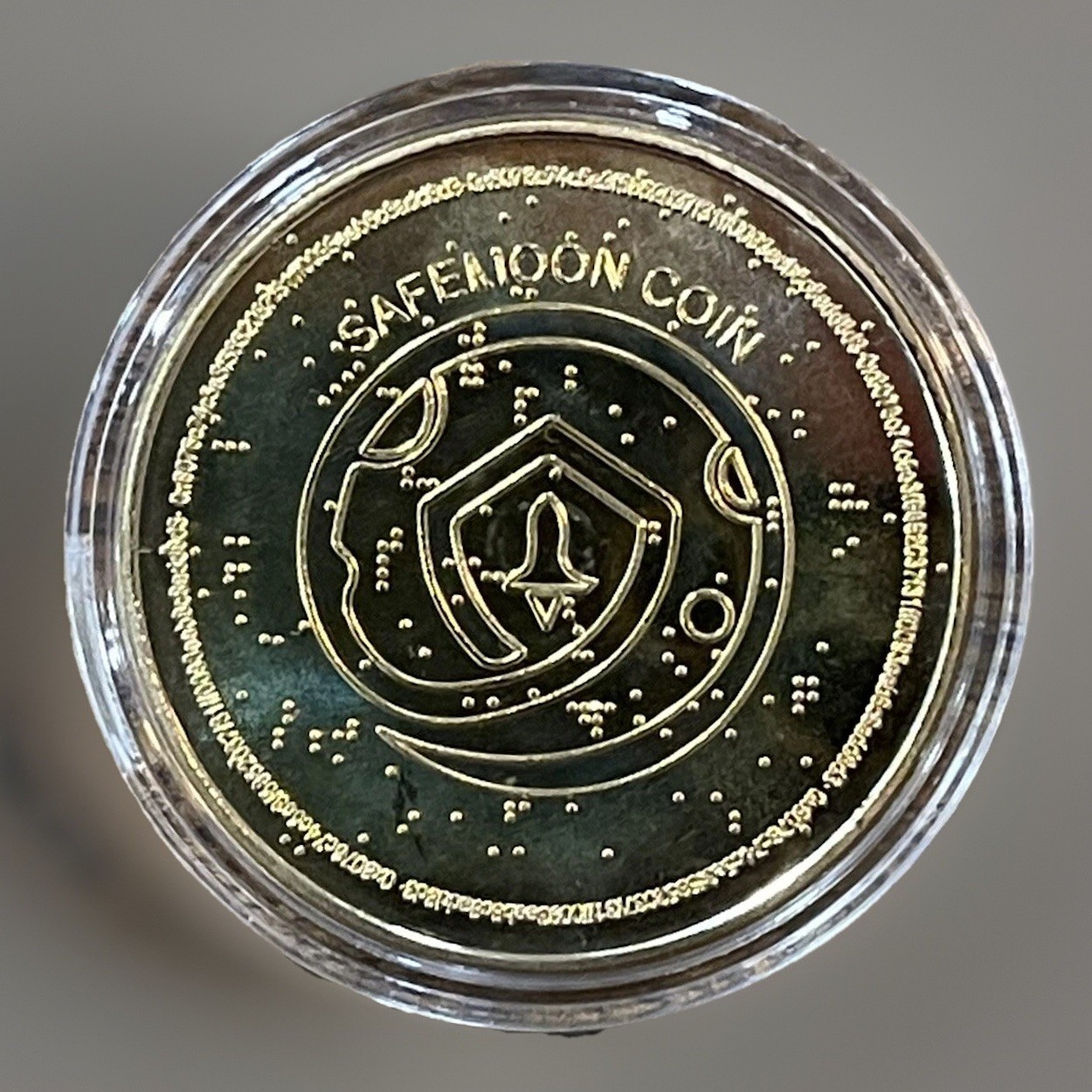 Safemoon Crypto Coin Collectors All Gold Colored Golf Ball Marker Poker Guard