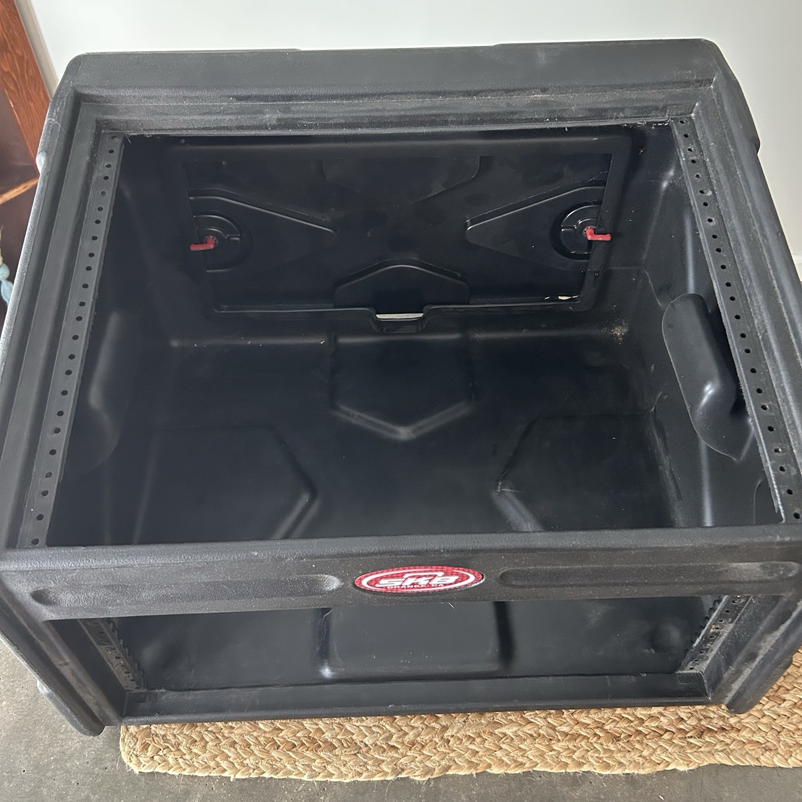 SKB Audio DJ Rack Case W/Slanted Top Mixer Case