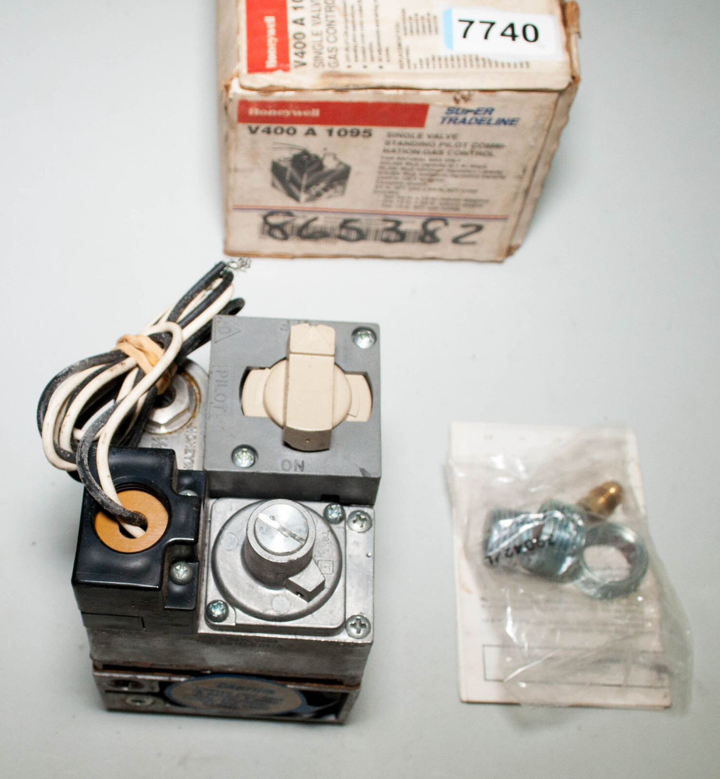 Honeywell V400A1095 Single Valve Standing Pilot Combination Gas Control