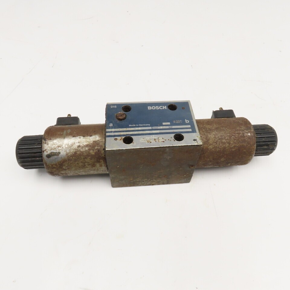 Bosch 0 810 001 715 5/3 Position Closed Center Directional Valve 24VDC