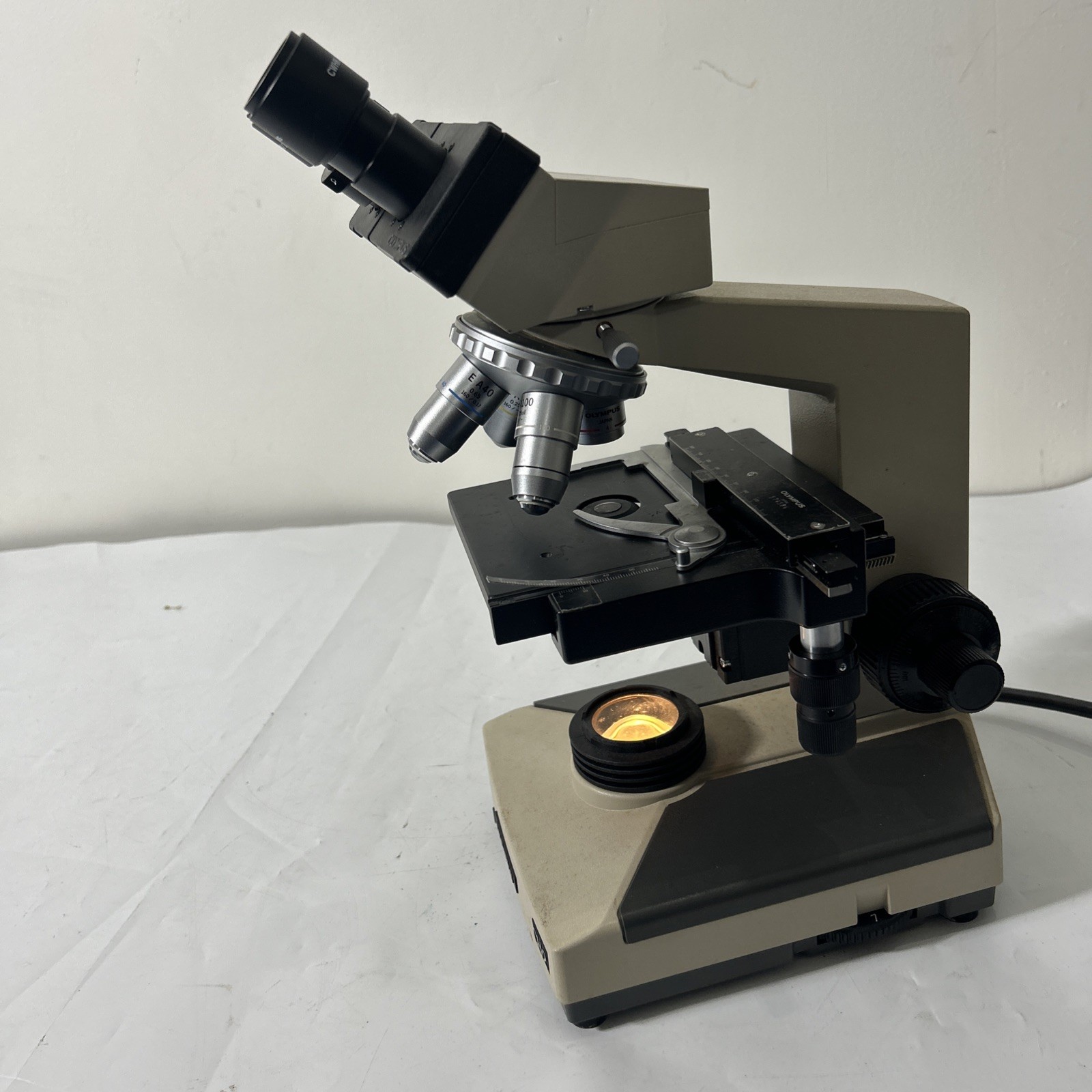 Olympus CH-2, CHT Microscope with objectives  4 X 10X 40X 100X   (INV09)