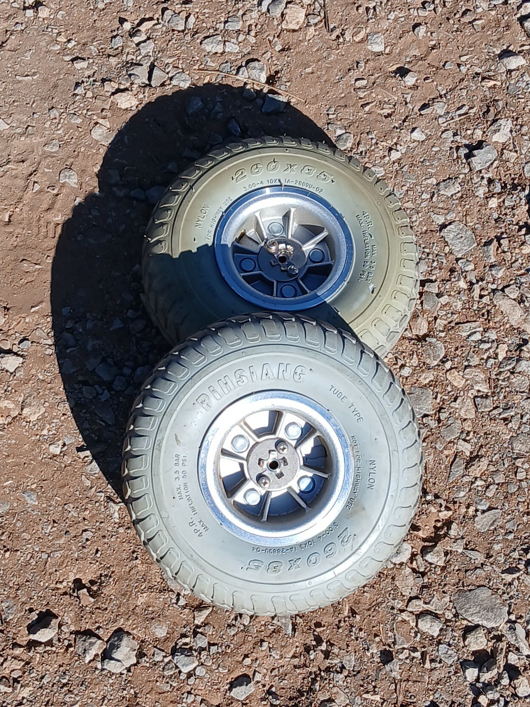 PIHSIANG Solid Wheels/Tires Shoprider Streamer GOOD Condition Left/Right 260X85