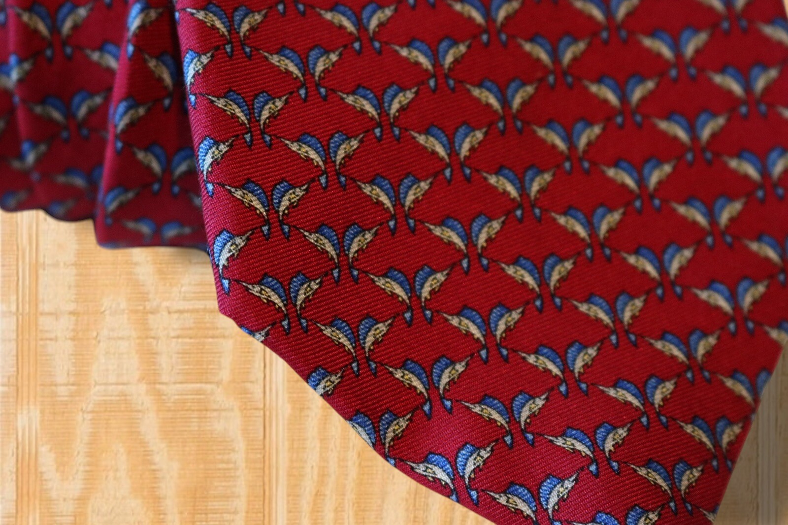 VINTAGE BROOKS BROTHERS MAKERS RED BLUE MARLIN FISH FISHING SILK NECK TIE USA
