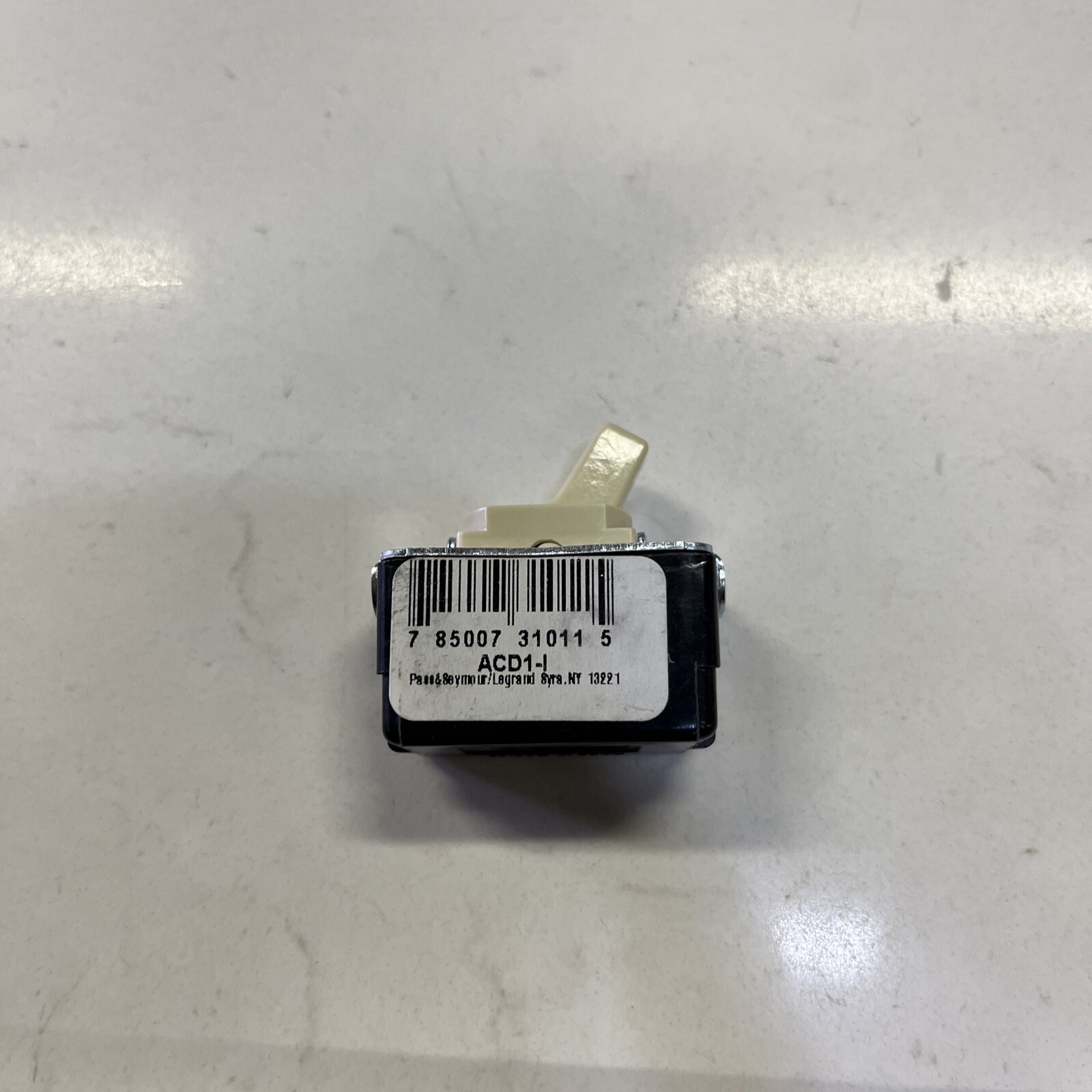 ACD1-I Pass & Seymour Toggle Switch - Single Pole Switch
